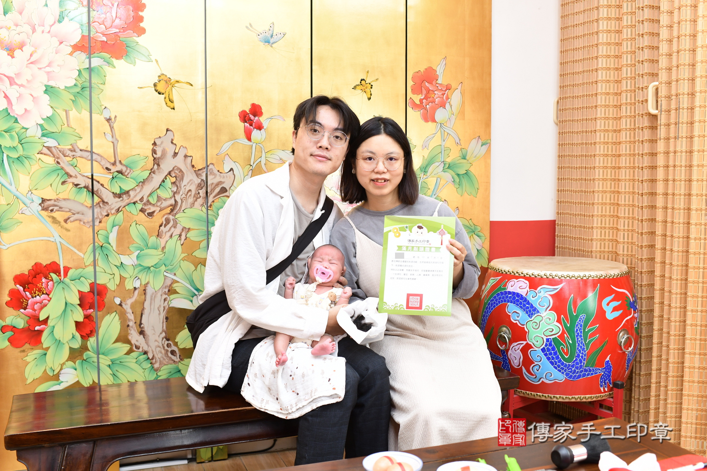 安安寶寶(台北市大同區嬰兒寶寶滿月剃頭理髮、嬰兒剃胎毛儀式吉祥話)。中國風會場，爸媽寶貝穿「日中韓」古裝禮服。專業拍照、證書。★購買「臍帶章、肚臍章、胎毛筆刷印章」贈送：剃頭、收涎、抓周，三選一。2025.7.23，照片20