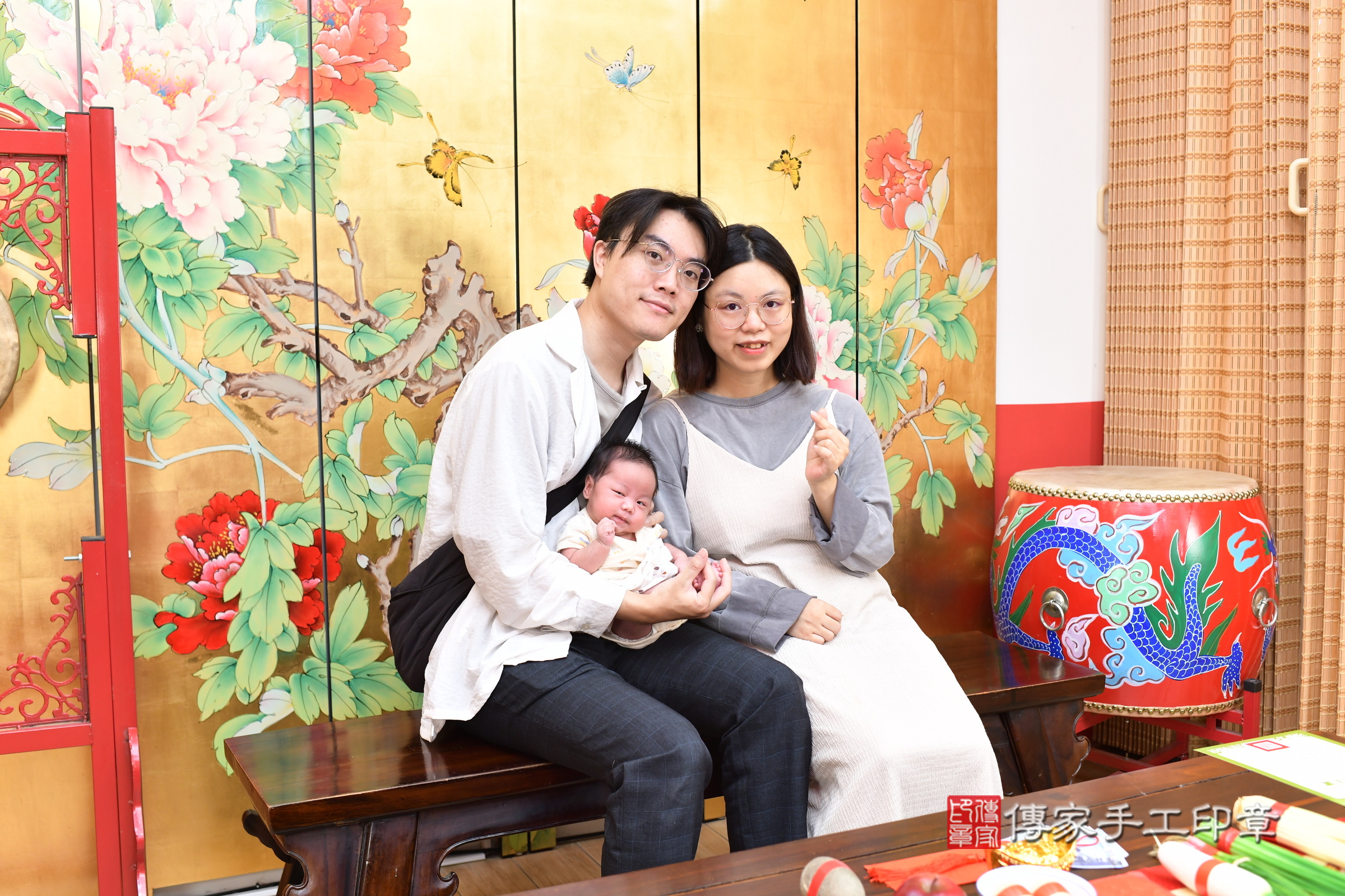 安安寶寶(台北市大同區嬰兒寶寶滿月剃頭理髮、嬰兒剃胎毛儀式吉祥話)。中國風會場，爸媽寶貝穿「日中韓」古裝禮服。專業拍照、證書。★購買「臍帶章、肚臍章、胎毛筆刷印章」贈送：剃頭、收涎、抓周，三選一。2025.7.23，照片3