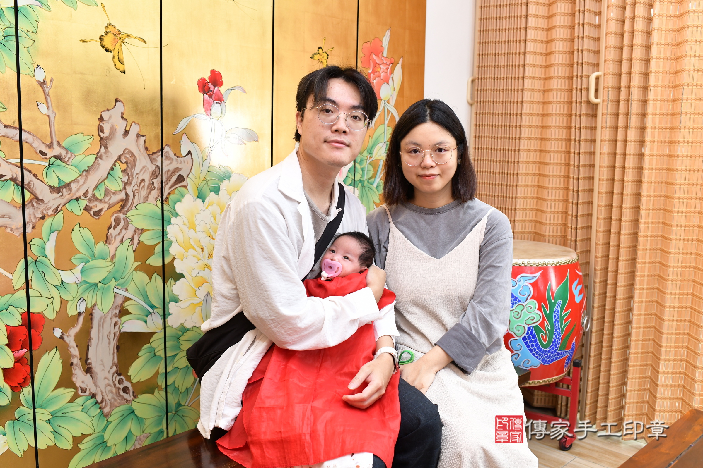 安安寶寶(台北市大同區嬰兒寶寶滿月剃頭理髮、嬰兒剃胎毛儀式吉祥話)。中國風會場，爸媽寶貝穿「日中韓」古裝禮服。專業拍照、證書。★購買「臍帶章、肚臍章、胎毛筆刷印章」贈送：剃頭、收涎、抓周，三選一。2025.7.23，照片17