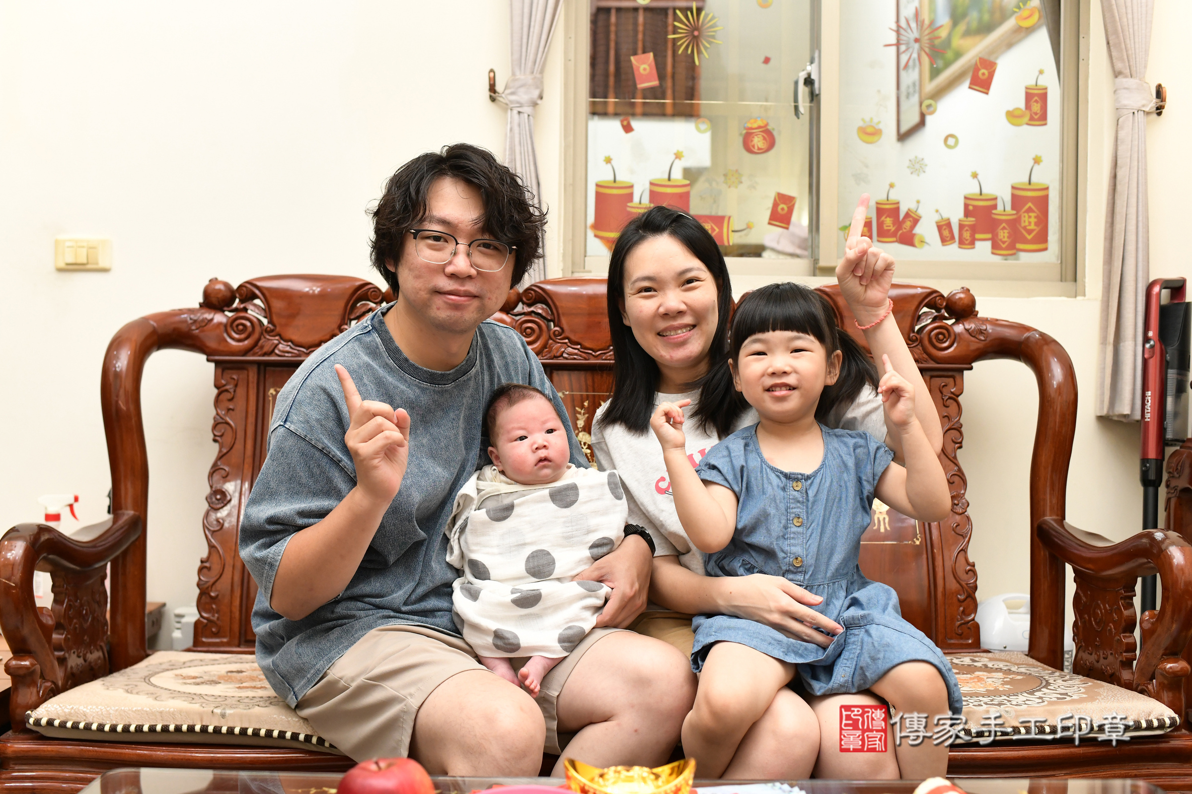 呈呈寶寶(新北市三重區嬰兒寶寶滿月剃頭理髮、嬰兒剃胎毛儀式吉祥話)。中國風會場，爸媽寶貝穿「日中韓」古裝禮服。專業拍照、證書。★購買「臍帶章、肚臍章、胎毛筆刷印章」贈送：剃頭、收涎、抓周，三選一。2025.7.26，照片5