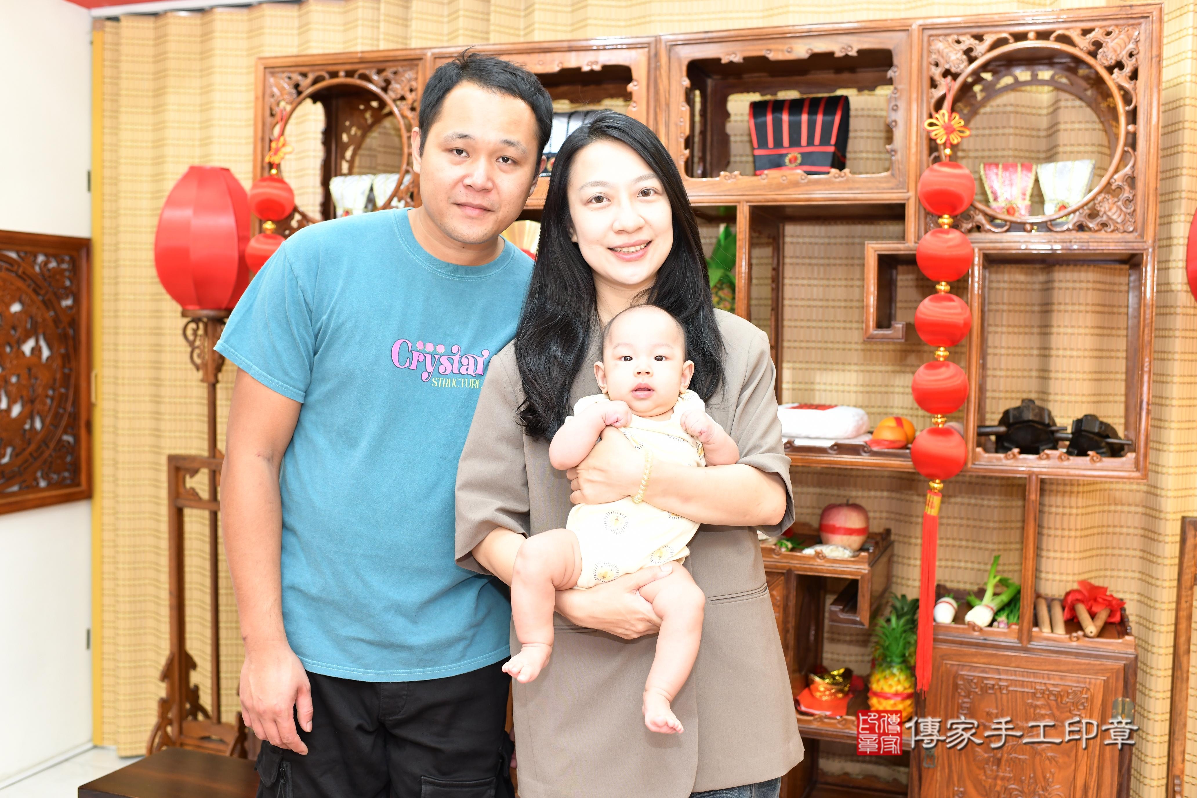 傳家手工印章台南店、抓周、度脺、中國風會場、傳家嬰兒古禮、吉祥話、抓周道具物品24種、拍照。抓周證書。寶寶抓周、滿周歲、生日快樂、祝福