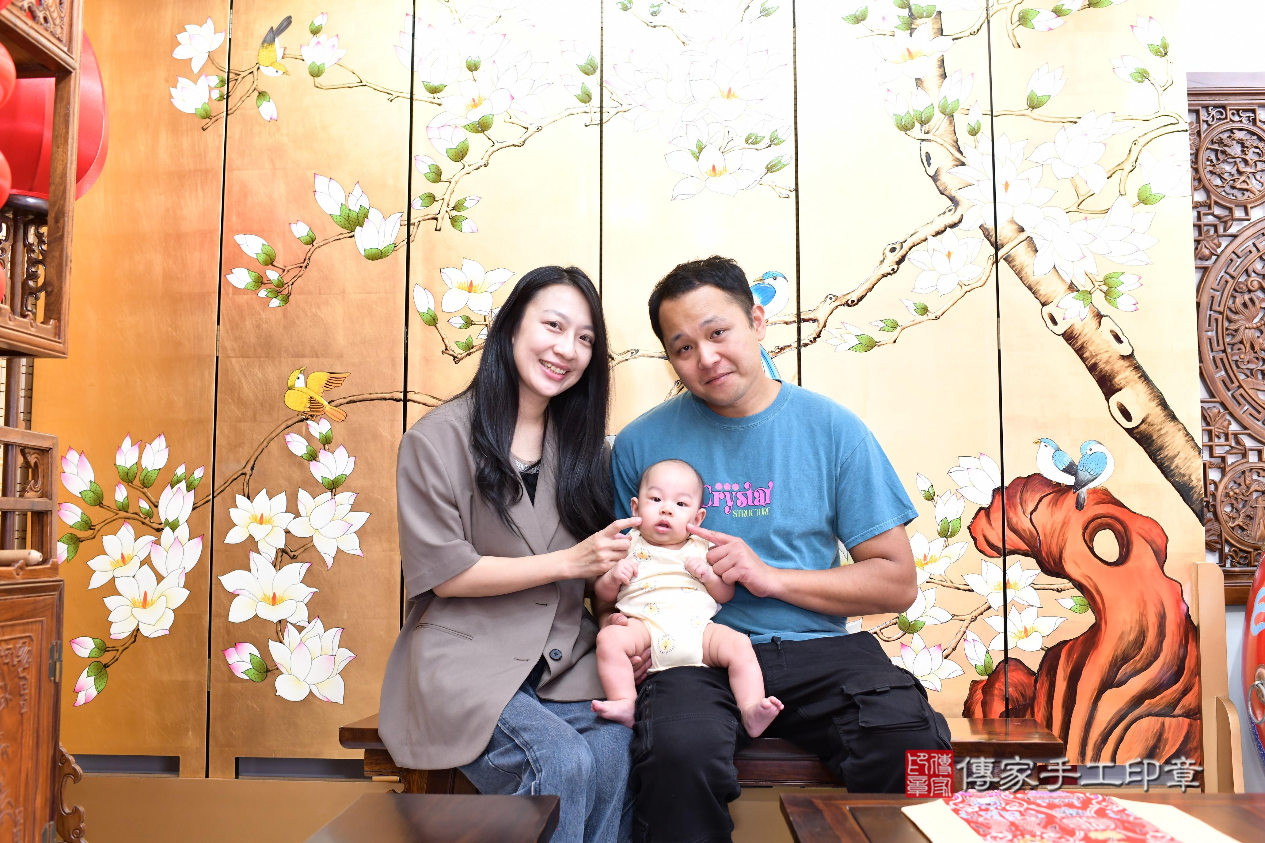傳家手工印章台南店、抓周、度脺、中國風會場、傳家嬰兒古禮、吉祥話、抓周道具物品24種、拍照。抓周證書。寶寶抓周、滿周歲、生日快樂、祝福