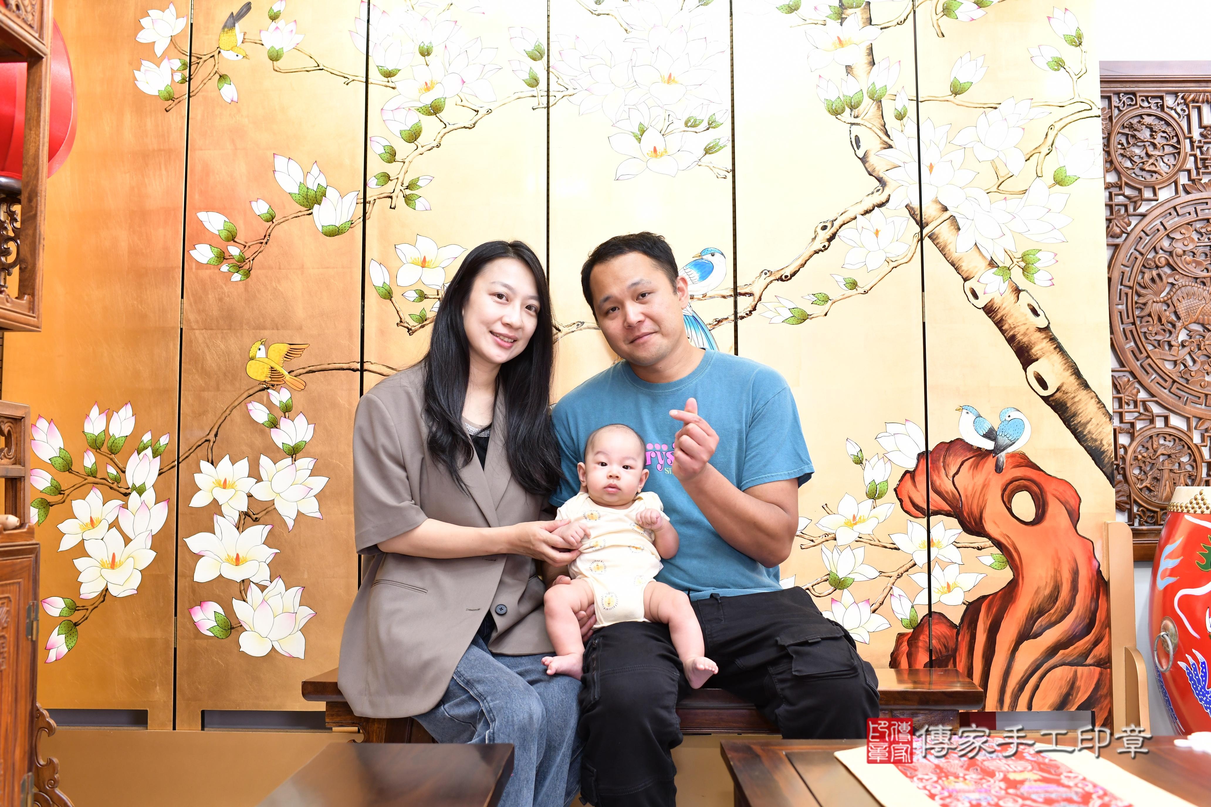傳家手工印章台南店、抓周、度脺、中國風會場、傳家嬰兒古禮、吉祥話、抓周道具物品24種、拍照。抓周證書。寶寶抓周、滿周歲、生日快樂、祝福