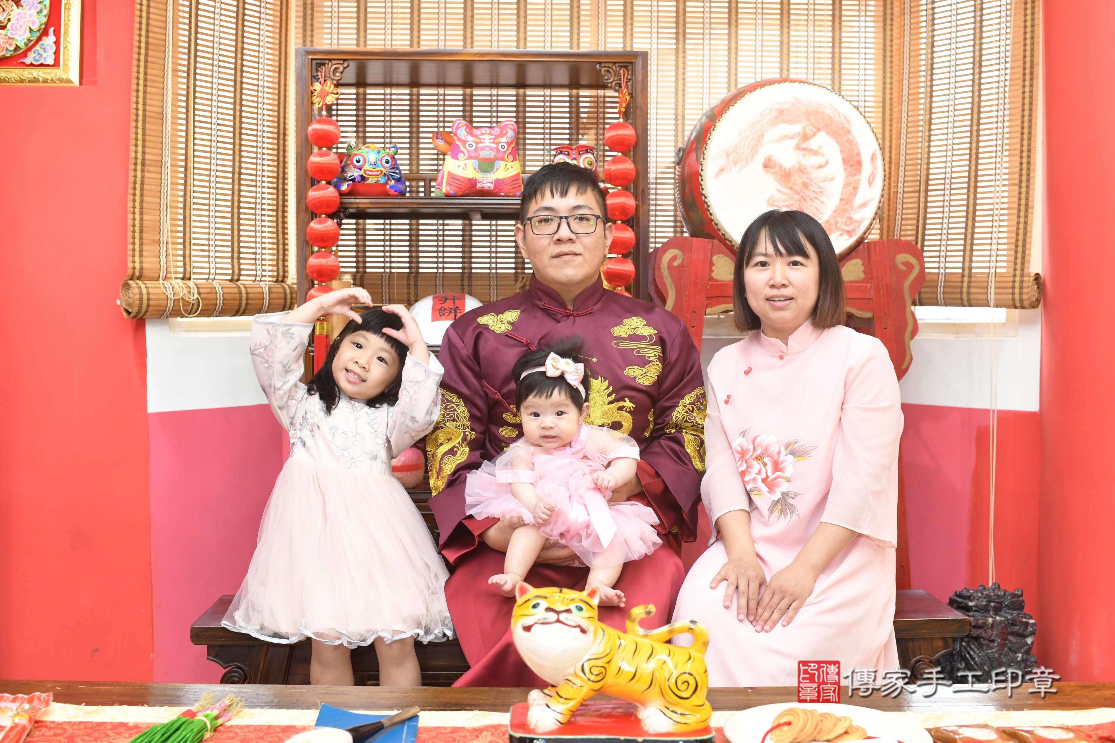 傳家手工印章高雄店、抓周、度脺、中國風會場、傳家嬰兒古禮、吉祥話、抓周道具物品24種、拍照。抓周證書。寶寶抓周、滿周歲、生日快樂、祝福