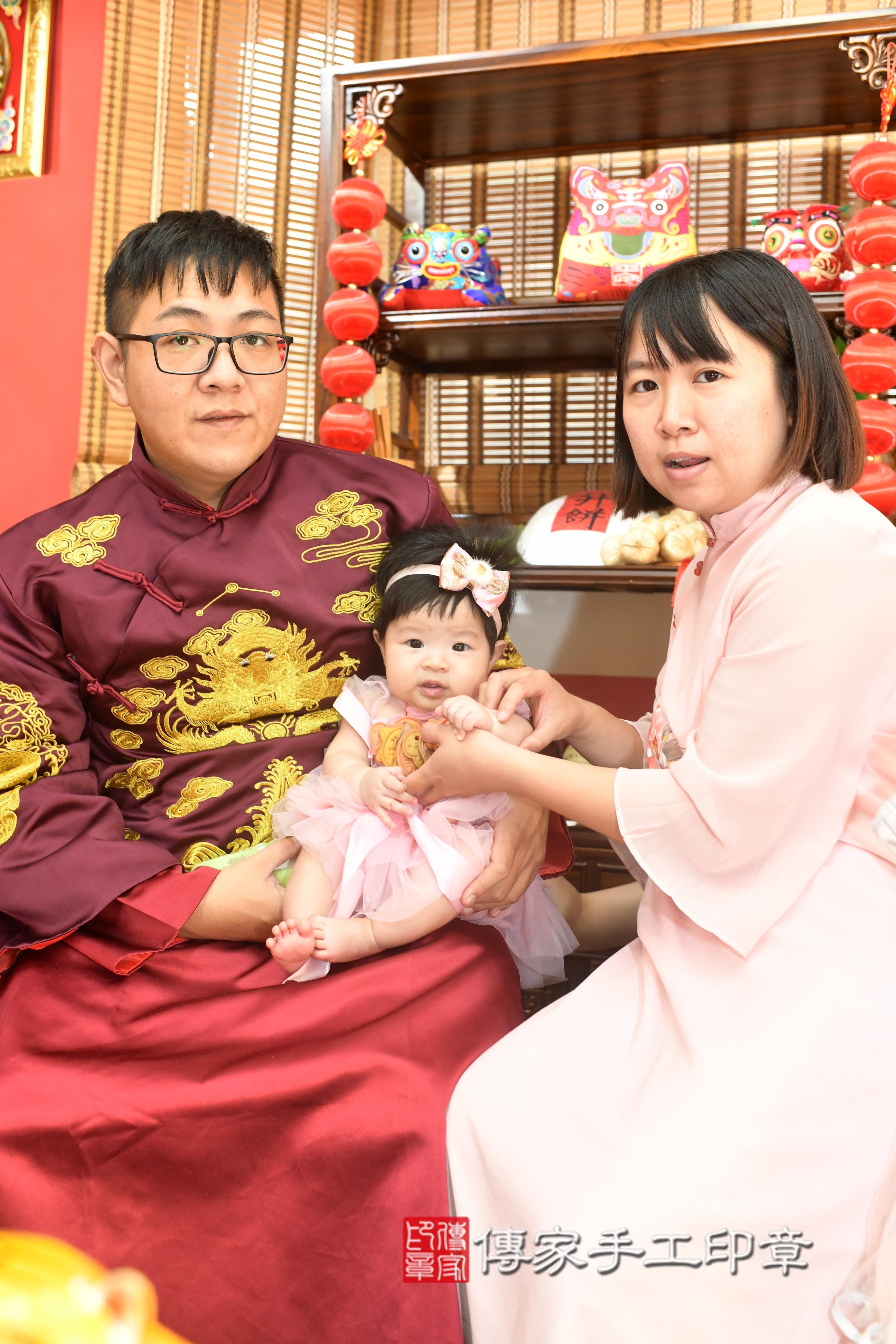 傳家手工印章高雄店、抓周、度脺、中國風會場、傳家嬰兒古禮、吉祥話、抓周道具物品24種、拍照。抓周證書。寶寶抓周、滿周歲、生日快樂、祝福