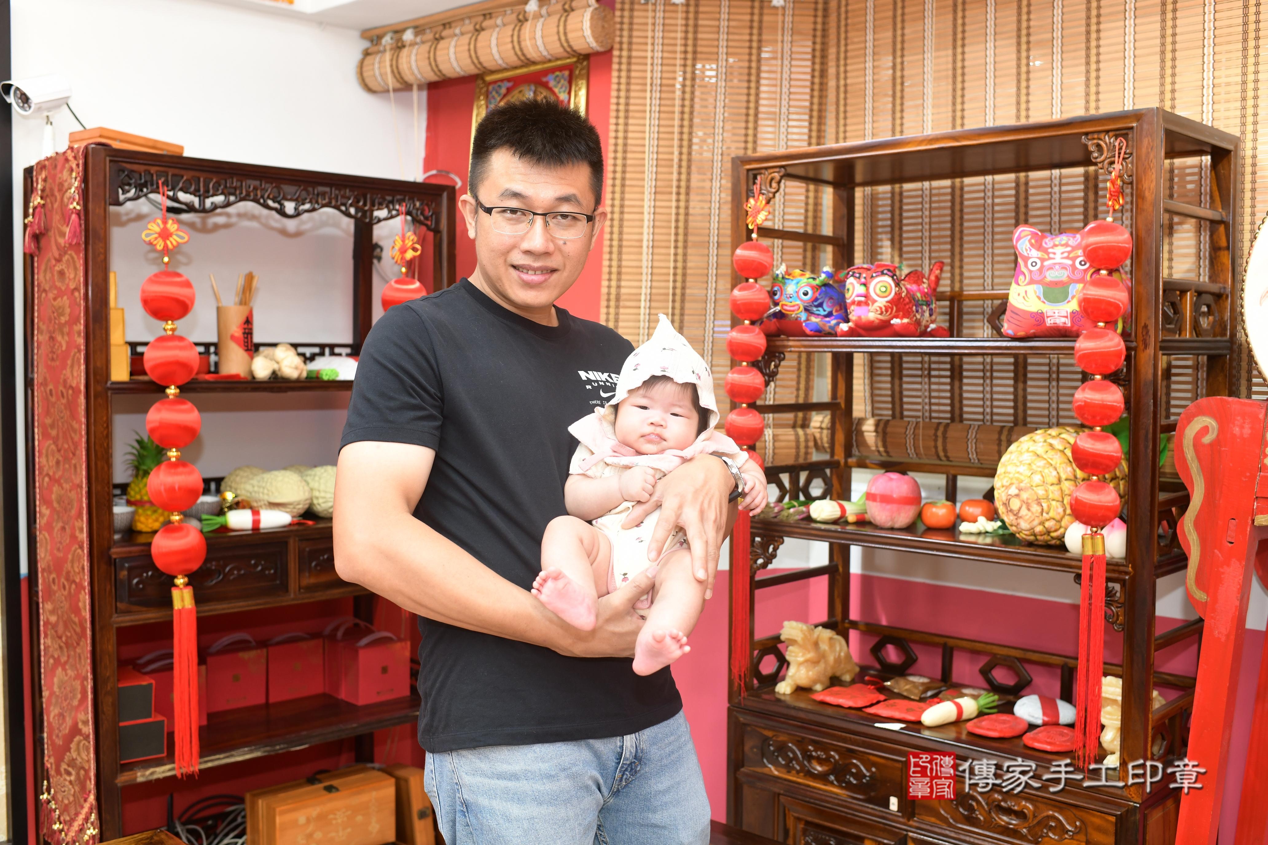 傳家手工印章高雄店、抓周、度脺、中國風會場、傳家嬰兒古禮、吉祥話、抓周道具物品24種、拍照。抓周證書。寶寶抓周、滿周歲、生日快樂、祝福