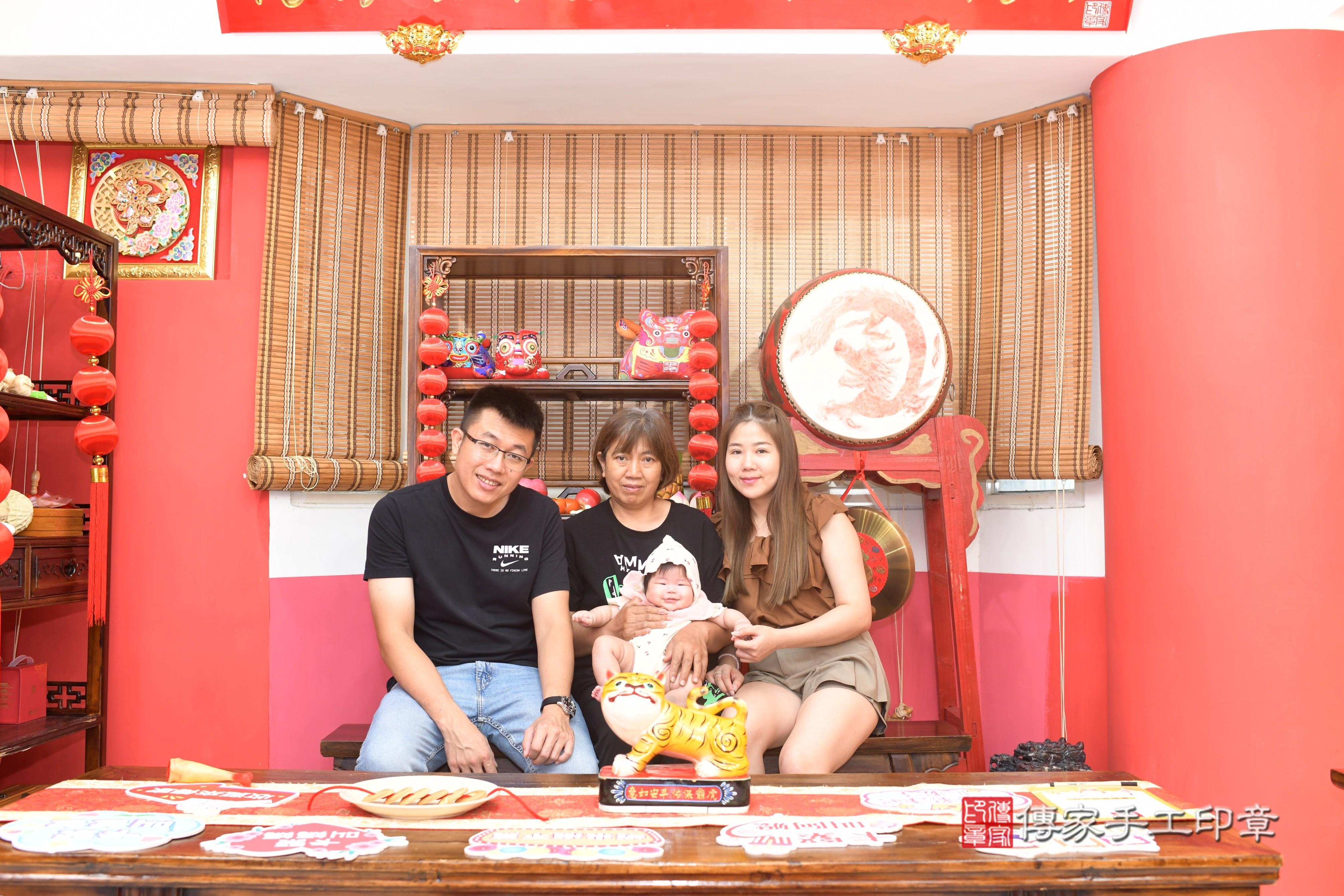 傳家手工印章高雄店、抓周、度脺、中國風會場、傳家嬰兒古禮、吉祥話、抓周道具物品24種、拍照。抓周證書。寶寶抓周、滿周歲、生日快樂、祝福