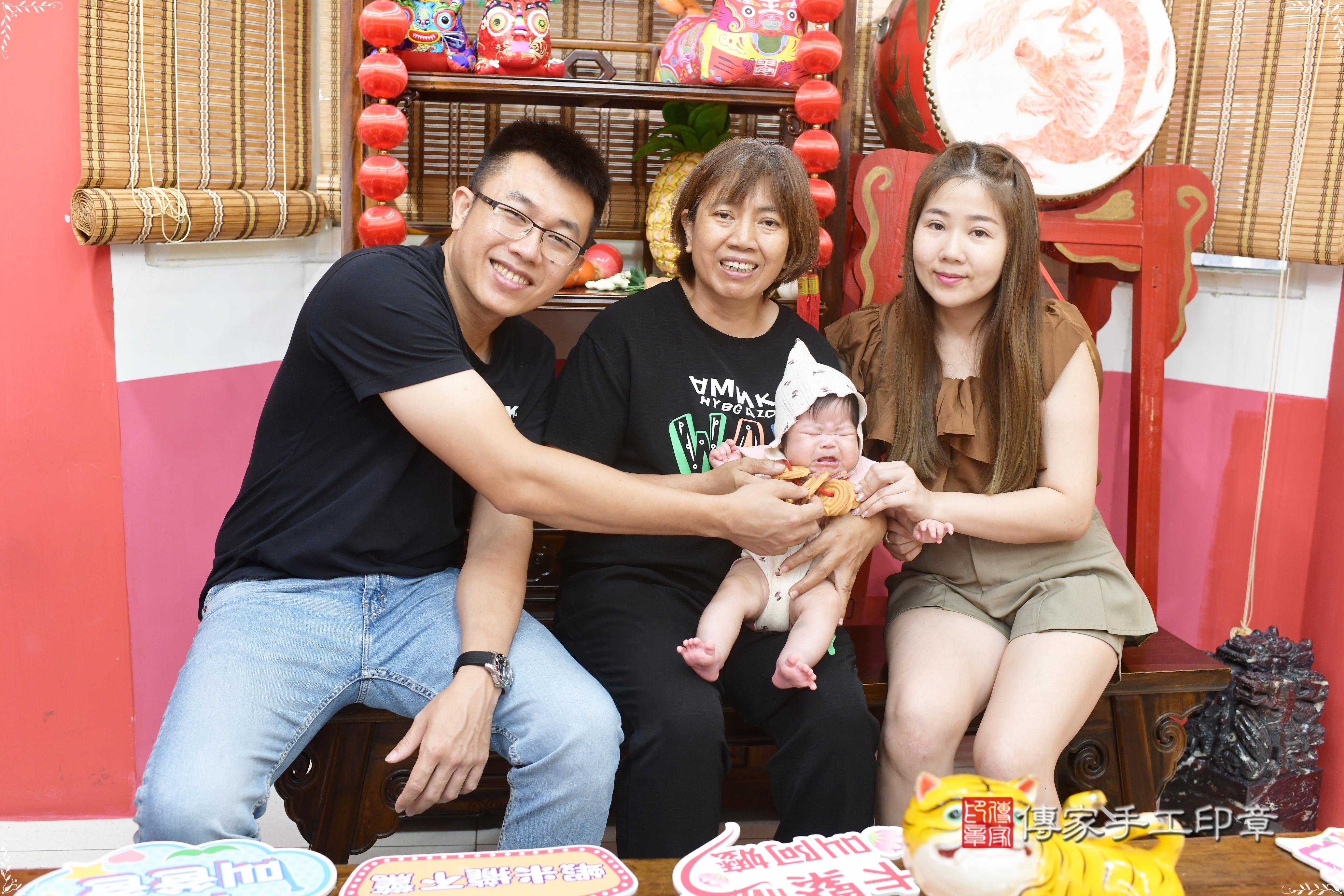 傳家手工印章高雄店、抓周、度脺、中國風會場、傳家嬰兒古禮、吉祥話、抓周道具物品24種、拍照。抓周證書。寶寶抓周、滿周歲、生日快樂、祝福