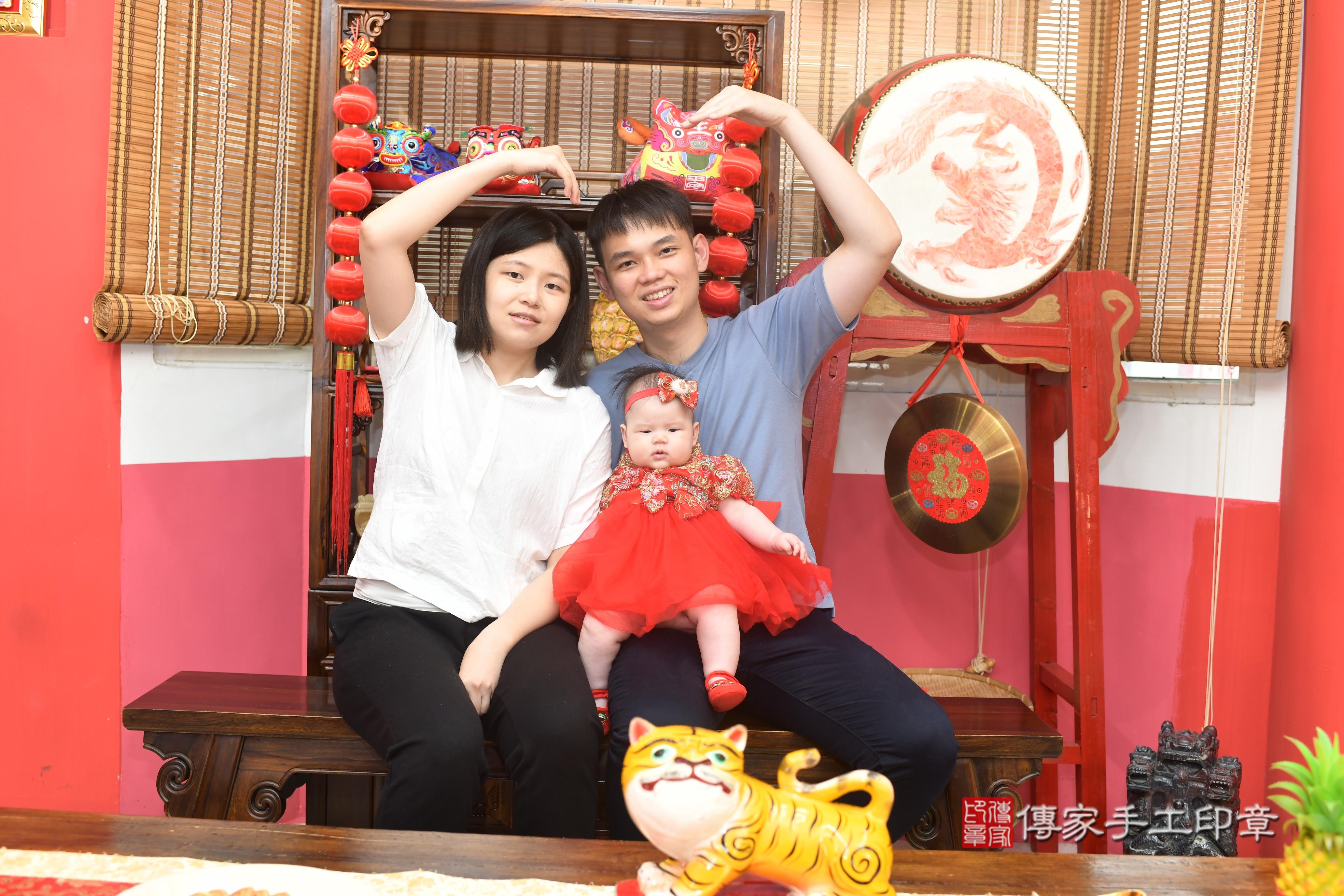 傳家手工印章高雄店、抓周、度脺、中國風會場、傳家嬰兒古禮、吉祥話、抓周道具物品24種、拍照。抓周證書。寶寶抓周、滿周歲、生日快樂、祝福