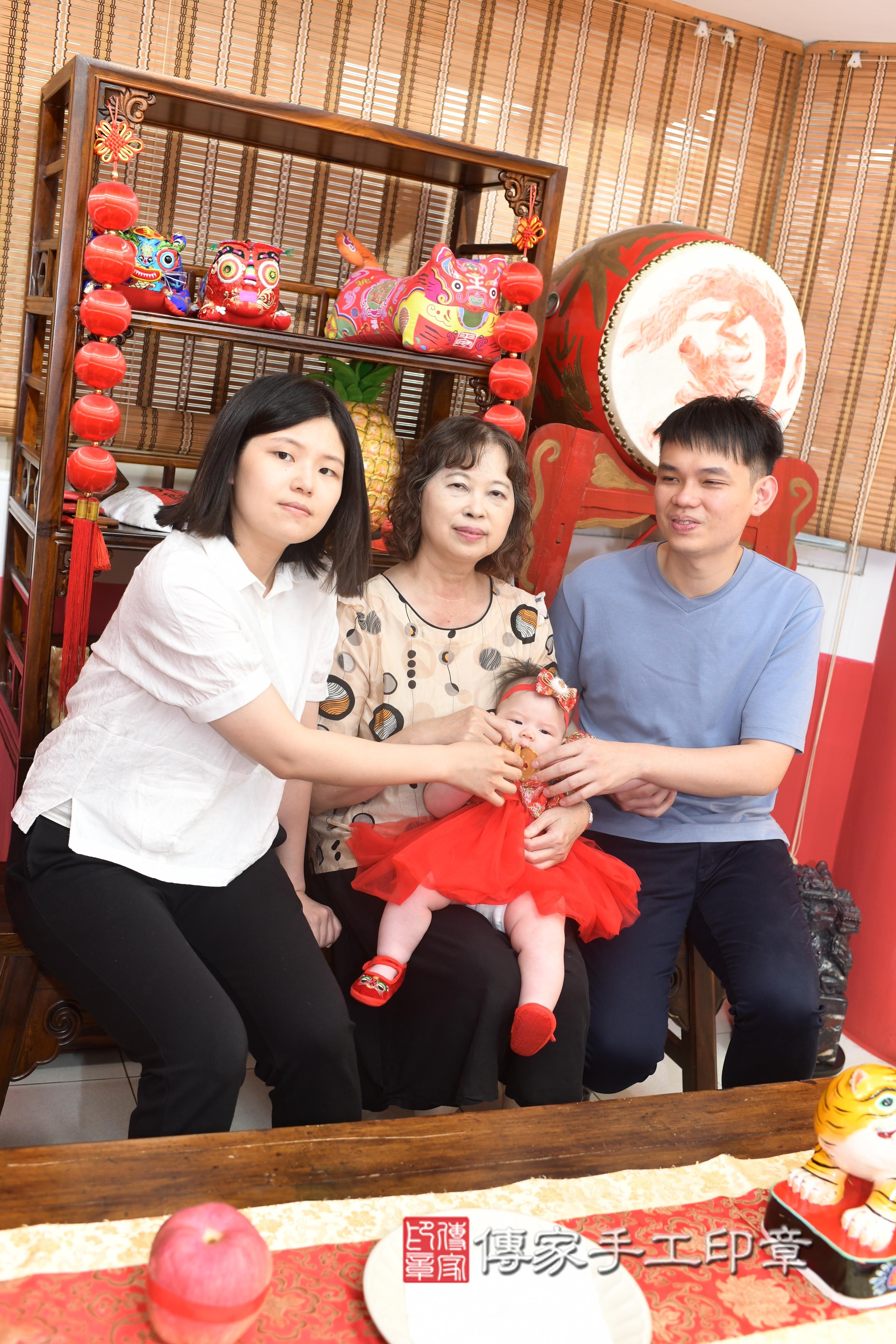 傳家手工印章高雄店、抓周、度脺、中國風會場、傳家嬰兒古禮、吉祥話、抓周道具物品24種、拍照。抓周證書。寶寶抓周、滿周歲、生日快樂、祝福