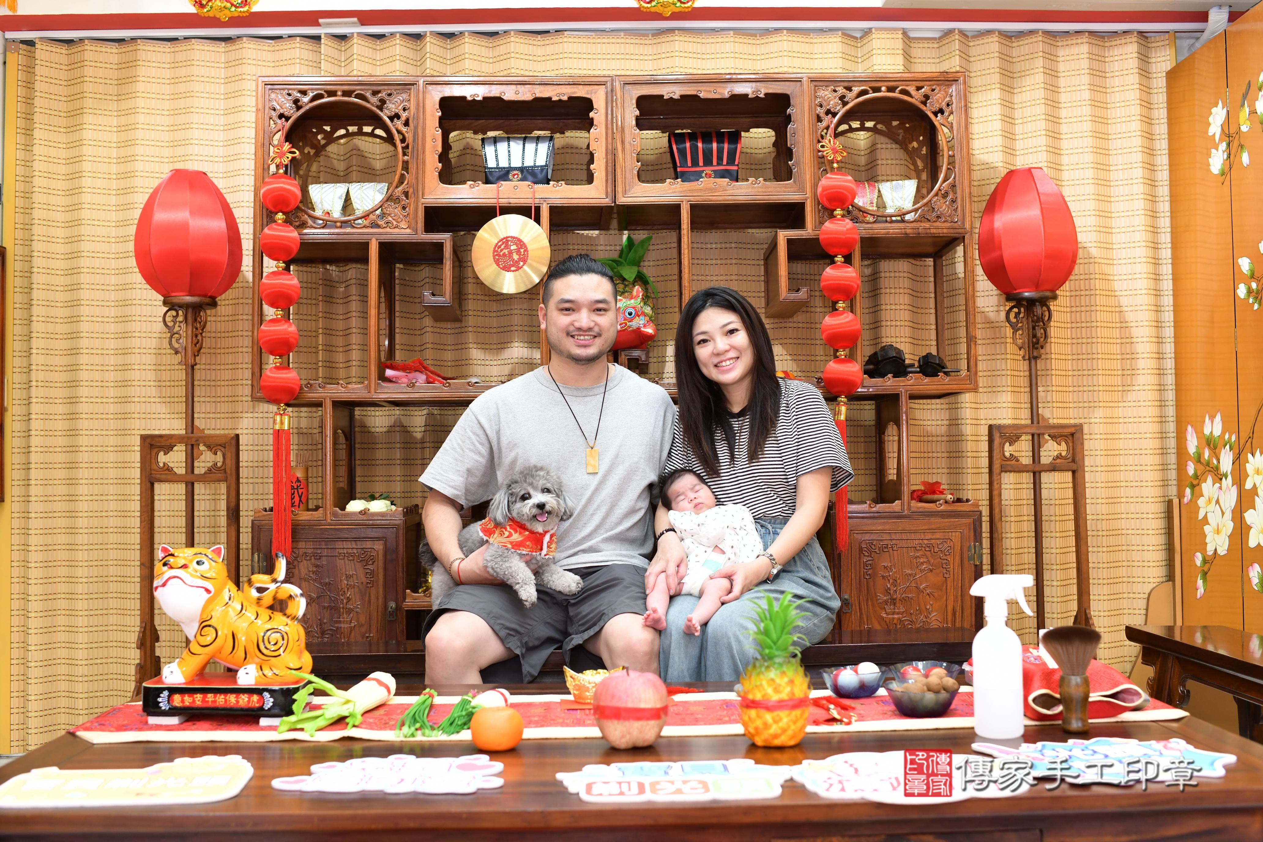 傳家手工印章台南店、抓周、度脺、中國風會場、傳家嬰兒古禮、吉祥話、抓周道具物品24種、拍照。抓周證書。寶寶抓周、滿周歲、生日快樂、祝福