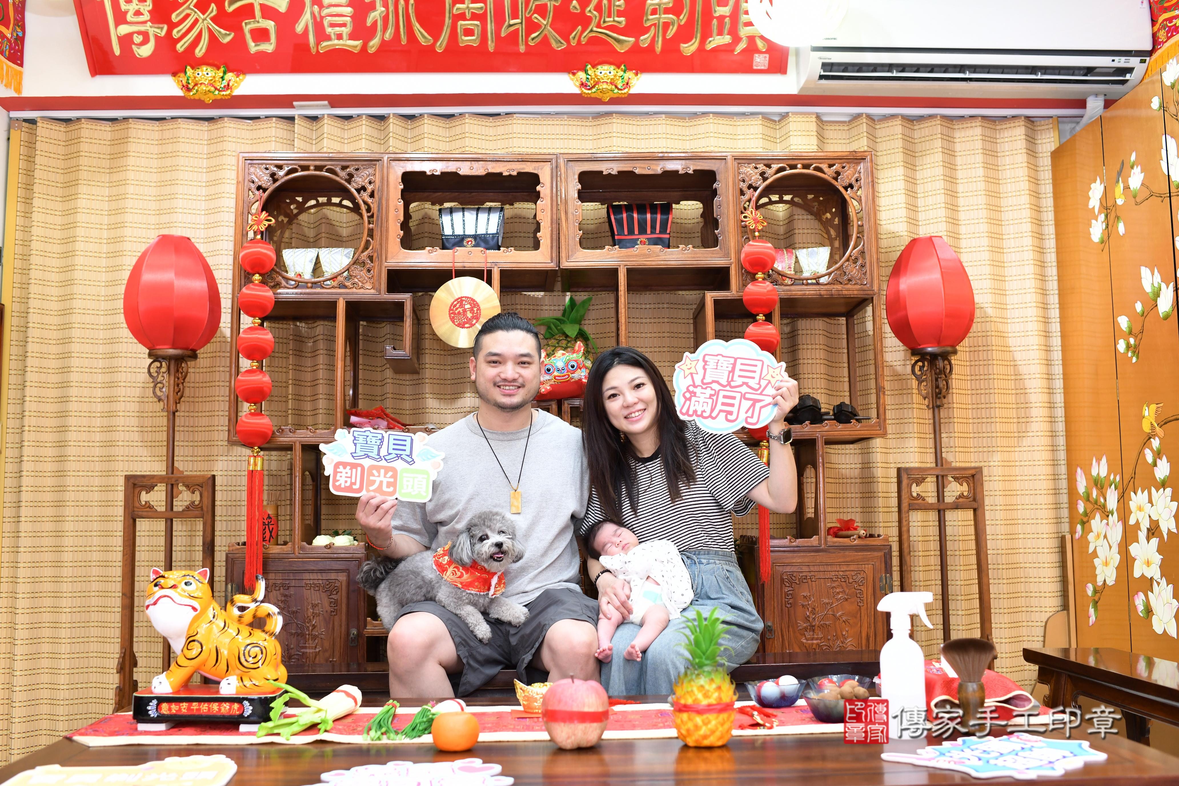 傳家手工印章台南店、抓周、度脺、中國風會場、傳家嬰兒古禮、吉祥話、抓周道具物品24種、拍照。抓周證書。寶寶抓周、滿周歲、生日快樂、祝福