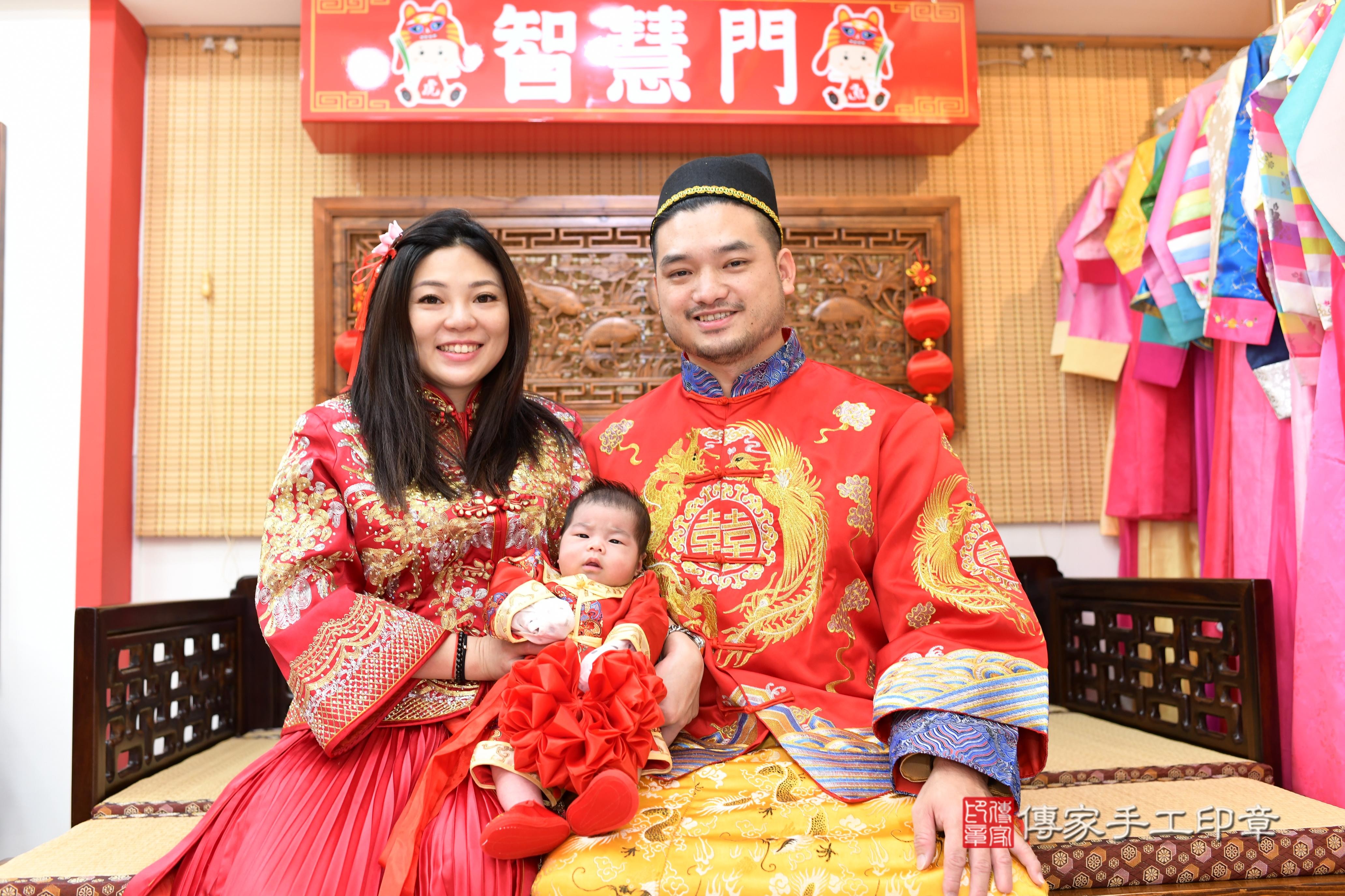 傳家手工印章台南店、抓周、度脺、中國風會場、傳家嬰兒古禮、吉祥話、抓周道具物品24種、拍照。抓周證書。寶寶抓周、滿周歲、生日快樂、祝福