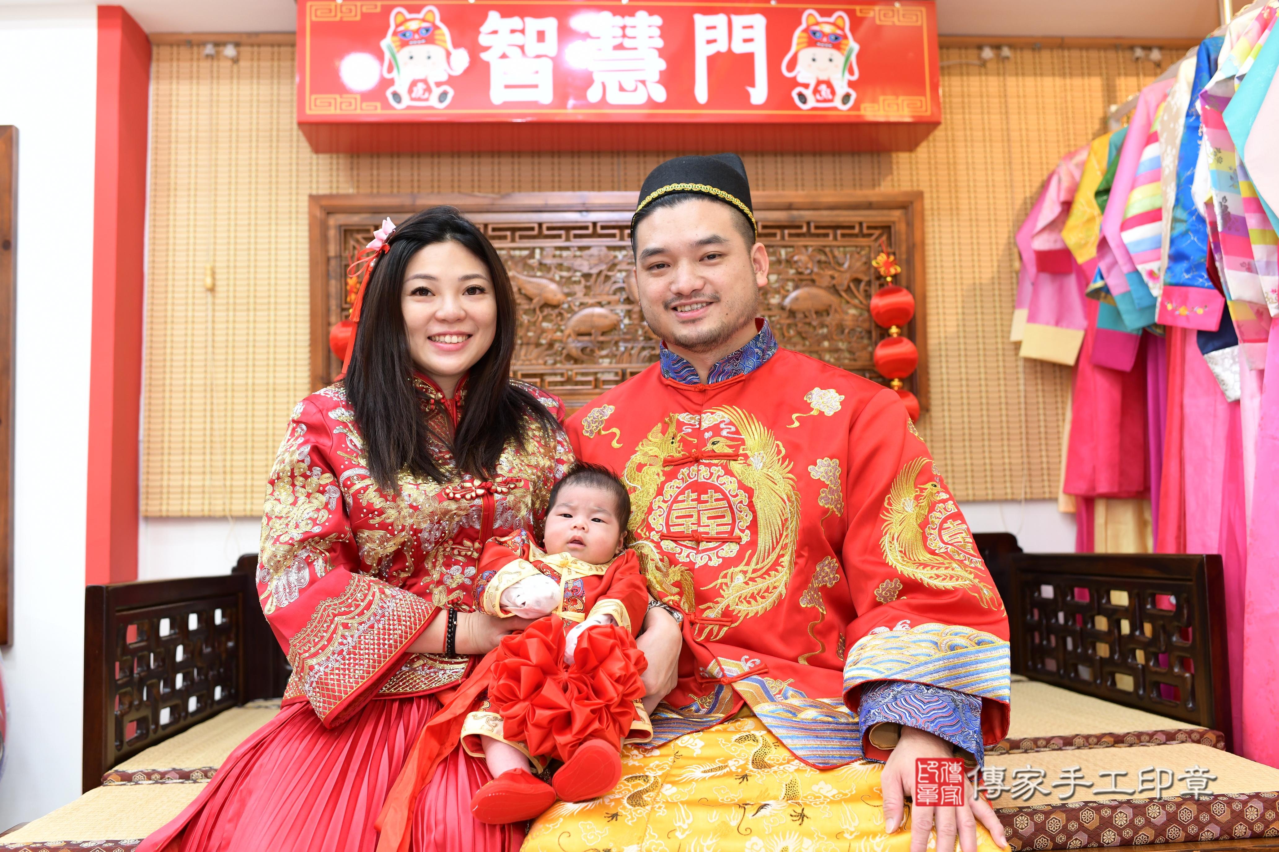 傳家手工印章台南店、抓周、度脺、中國風會場、傳家嬰兒古禮、吉祥話、抓周道具物品24種、拍照。抓周證書。寶寶抓周、滿周歲、生日快樂、祝福