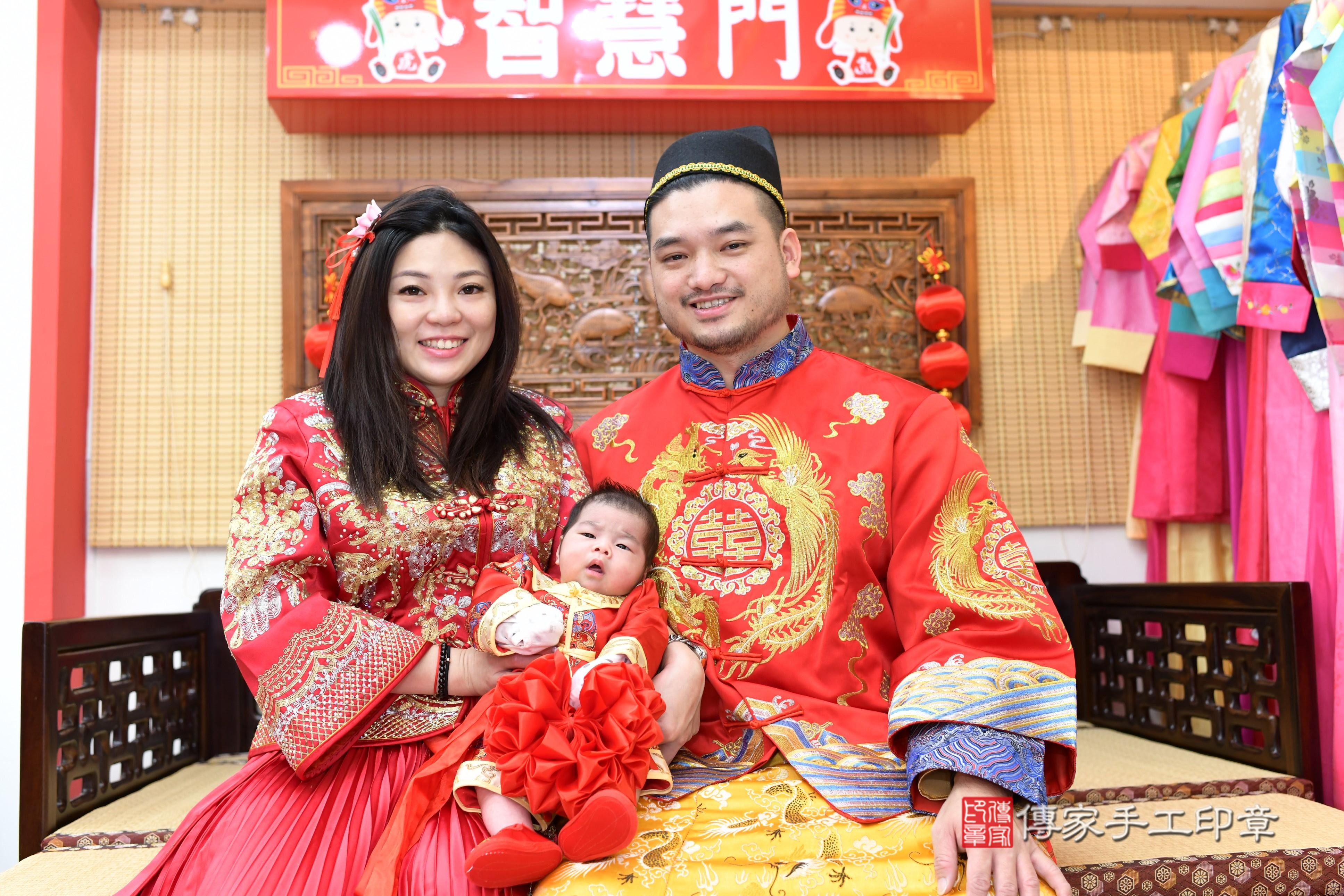 傳家手工印章台南店、抓周、度脺、中國風會場、傳家嬰兒古禮、吉祥話、抓周道具物品24種、拍照。抓周證書。寶寶抓周、滿周歲、生日快樂、祝福