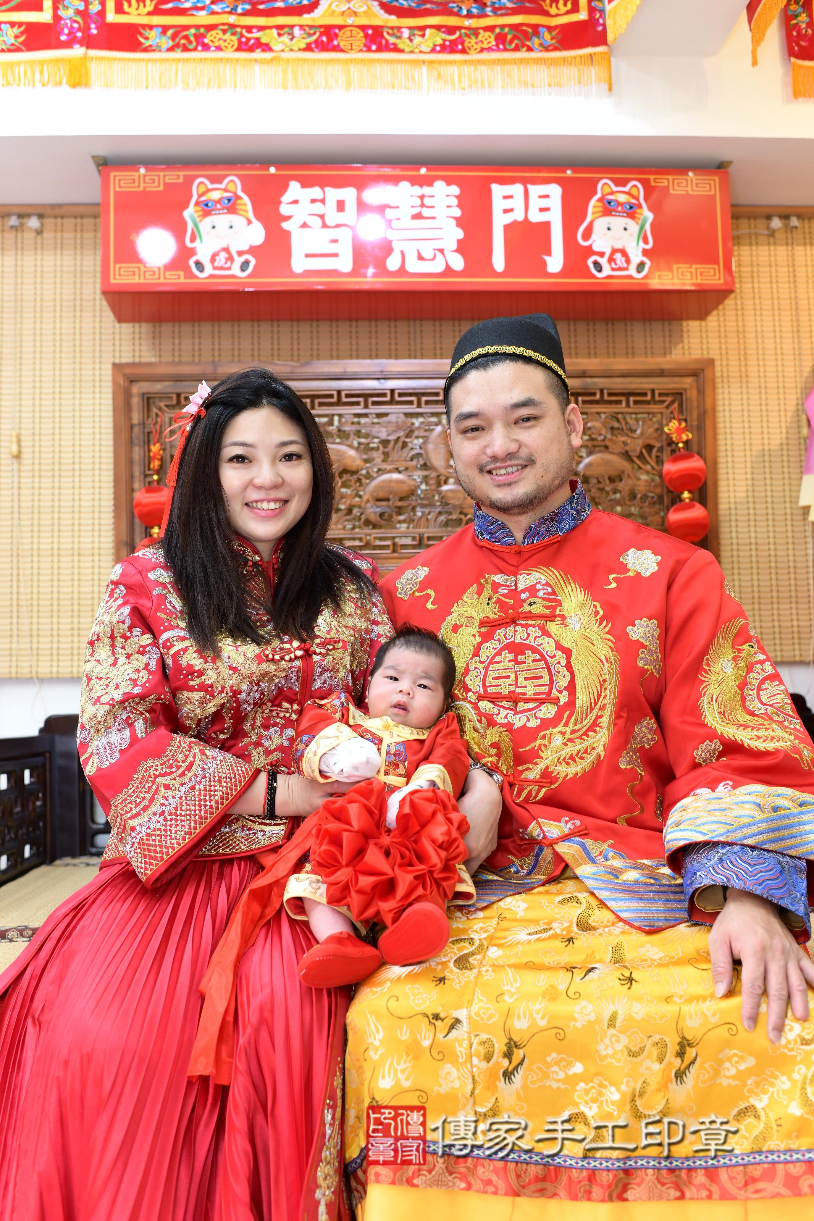 傳家手工印章台南店、抓周、度脺、中國風會場、傳家嬰兒古禮、吉祥話、抓周道具物品24種、拍照。抓周證書。寶寶抓周、滿周歲、生日快樂、祝福