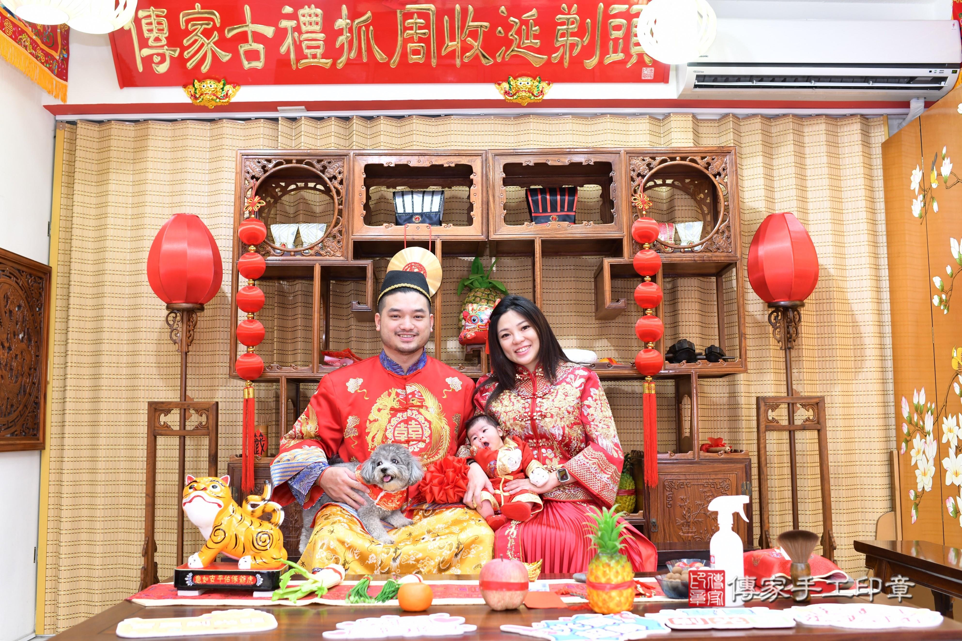 傳家手工印章台南店、抓周、度脺、中國風會場、傳家嬰兒古禮、吉祥話、抓周道具物品24種、拍照。抓周證書。寶寶抓周、滿周歲、生日快樂、祝福