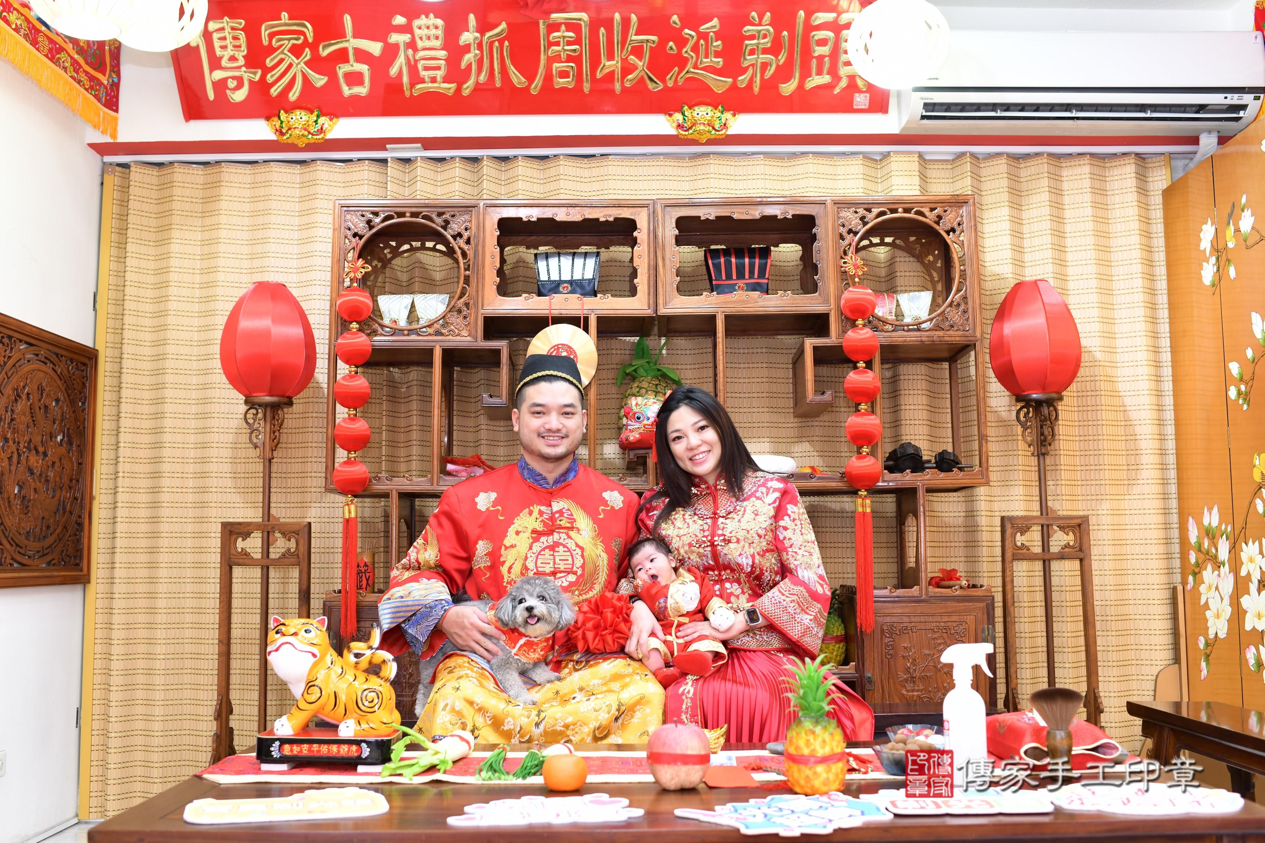 傳家手工印章台南店、抓周、度脺、中國風會場、傳家嬰兒古禮、吉祥話、抓周道具物品24種、拍照。抓周證書。寶寶抓周、滿周歲、生日快樂、祝福