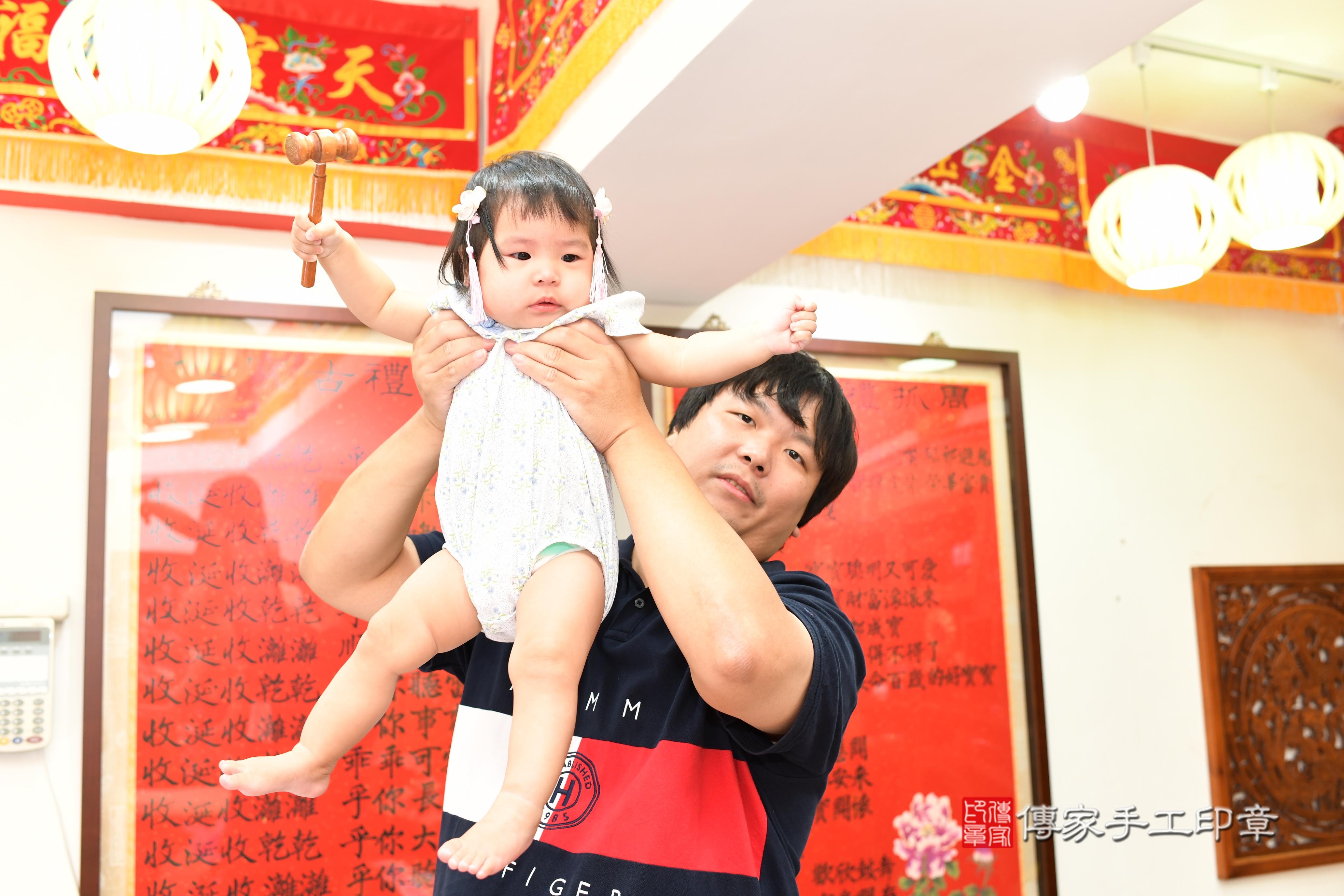 傳家手工印章台南店、抓周、度脺、中國風會場、傳家嬰兒古禮、吉祥話、抓周道具物品24種、拍照。抓周證書。寶寶抓周、滿周歲、生日快樂、祝福