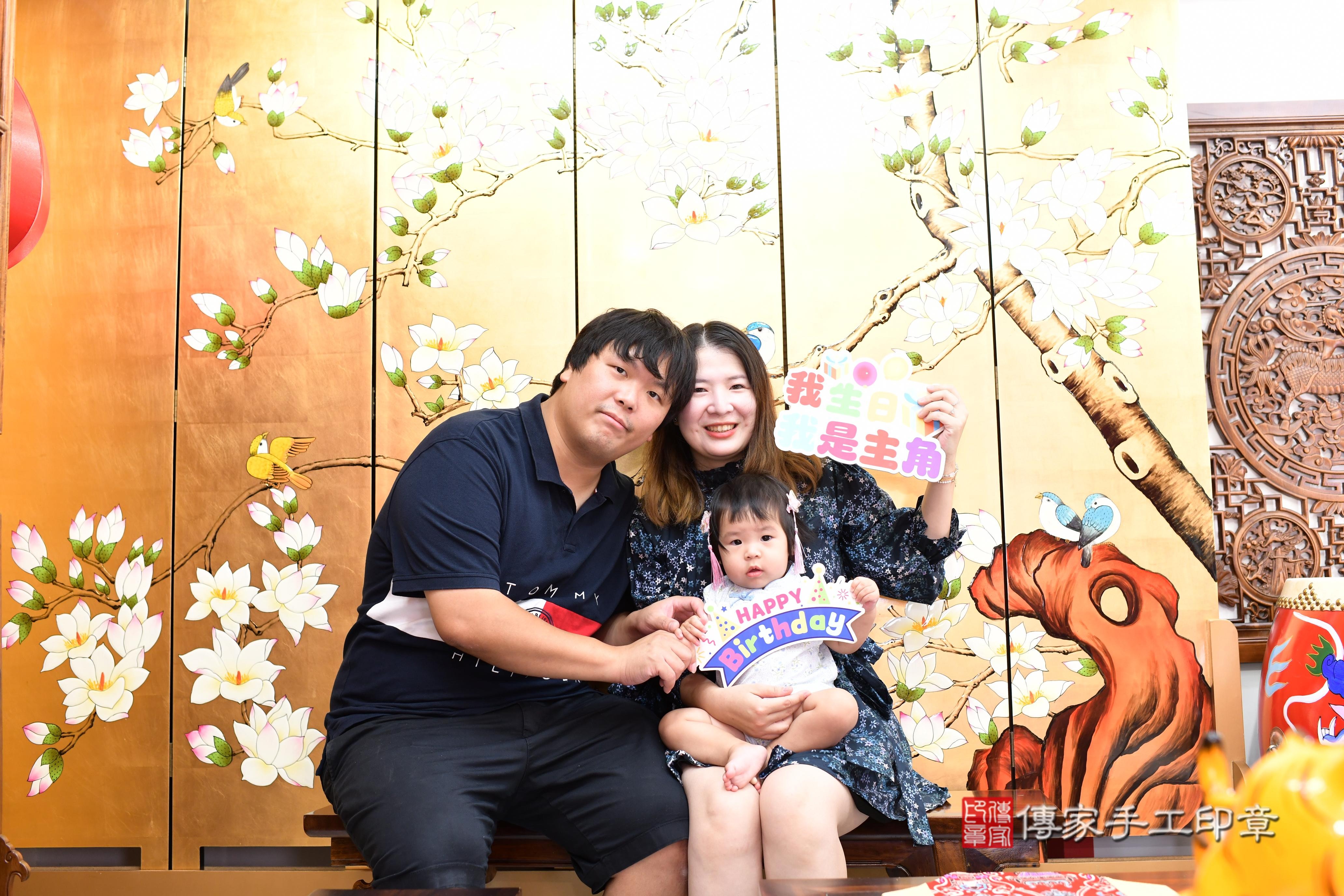 傳家手工印章台南店、抓周、度脺、中國風會場、傳家嬰兒古禮、吉祥話、抓周道具物品24種、拍照。抓周證書。寶寶抓周、滿周歲、生日快樂、祝福
