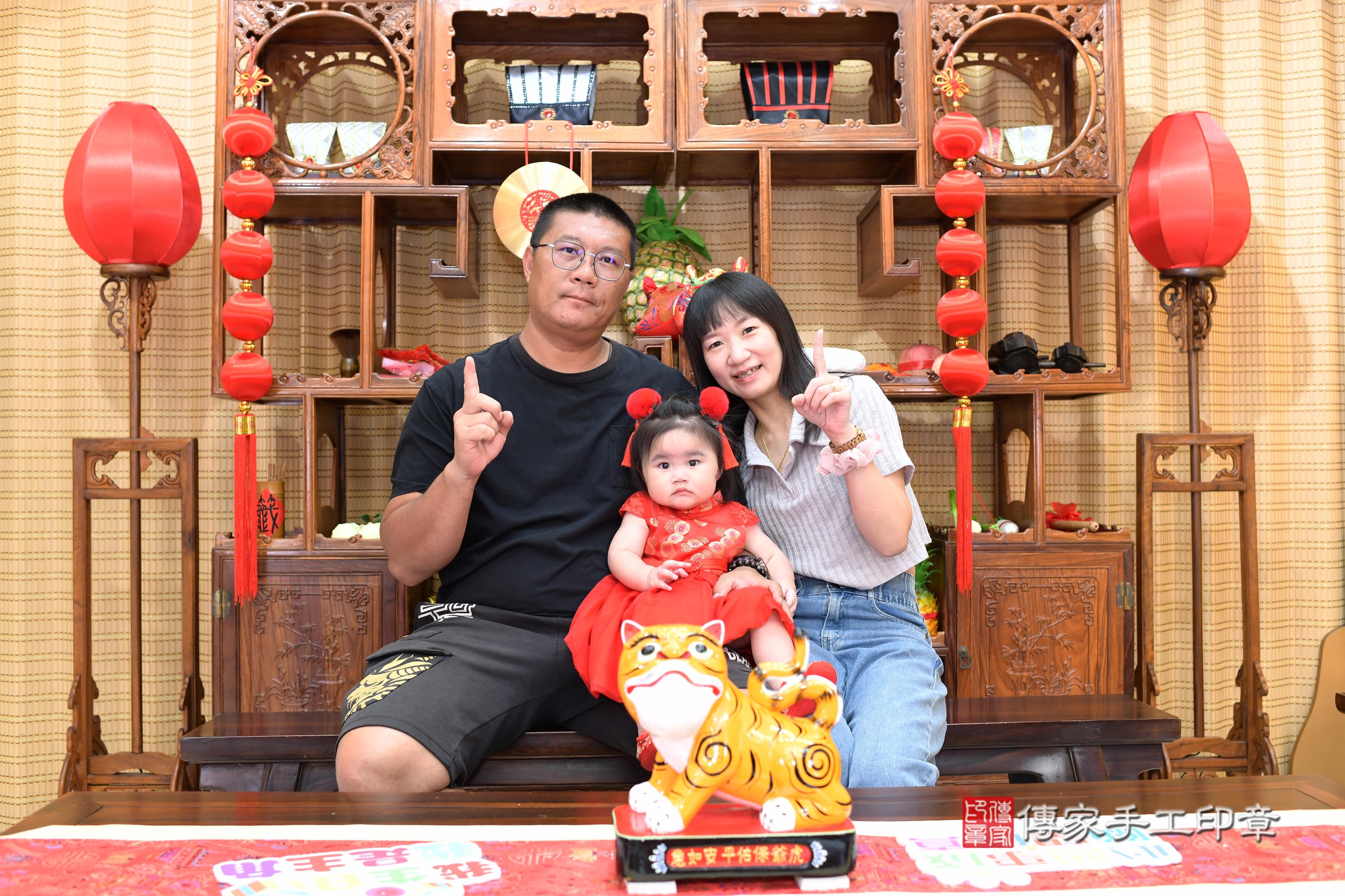 傳家手工印章台南店、抓周、度脺、中國風會場、傳家嬰兒古禮、吉祥話、抓周道具物品24種、拍照。抓周證書。寶寶抓周、滿周歲、生日快樂、祝福