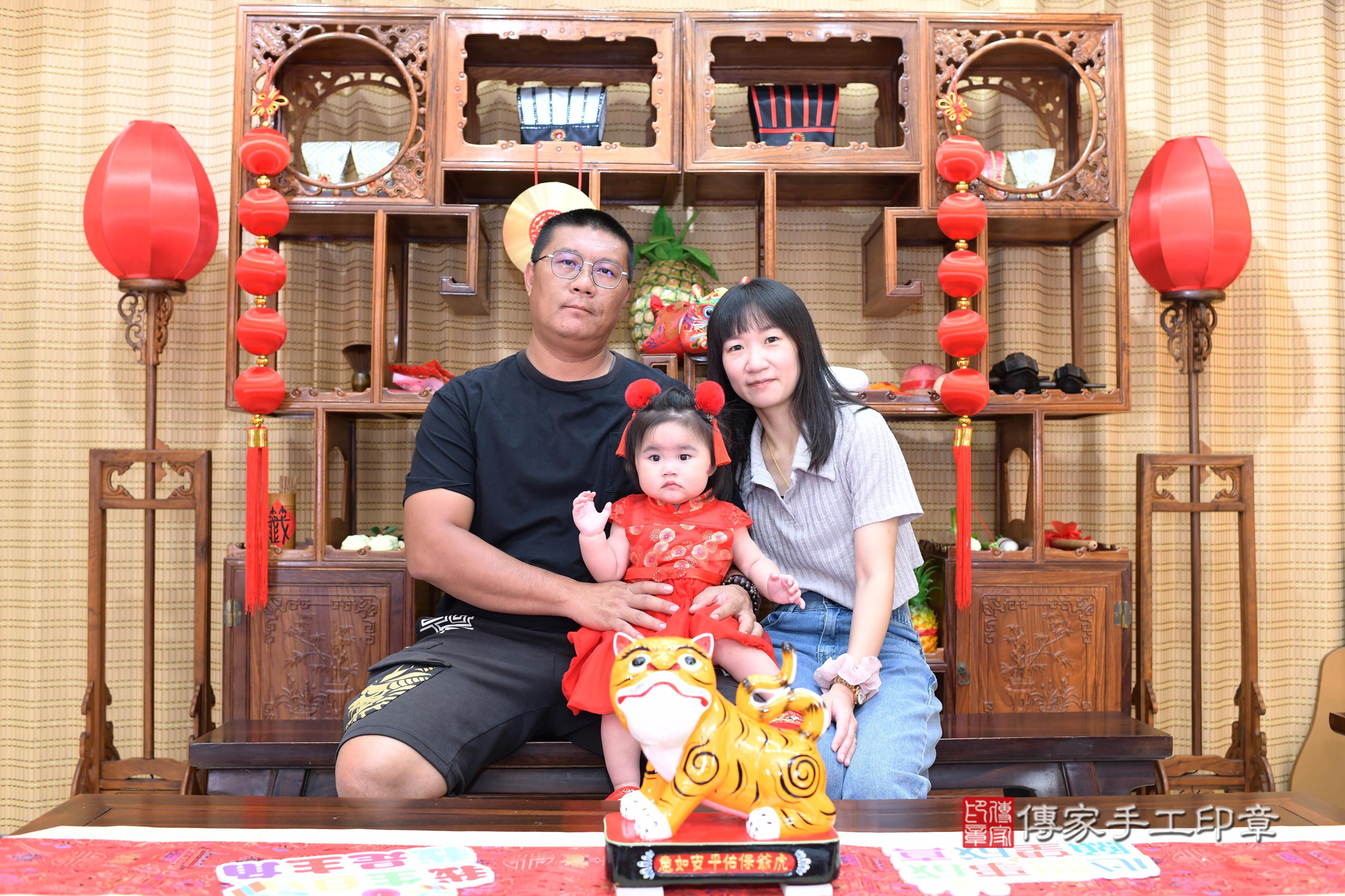 傳家手工印章台南店、抓周、度脺、中國風會場、傳家嬰兒古禮、吉祥話、抓周道具物品24種、拍照。抓周證書。寶寶抓周、滿周歲、生日快樂、祝福