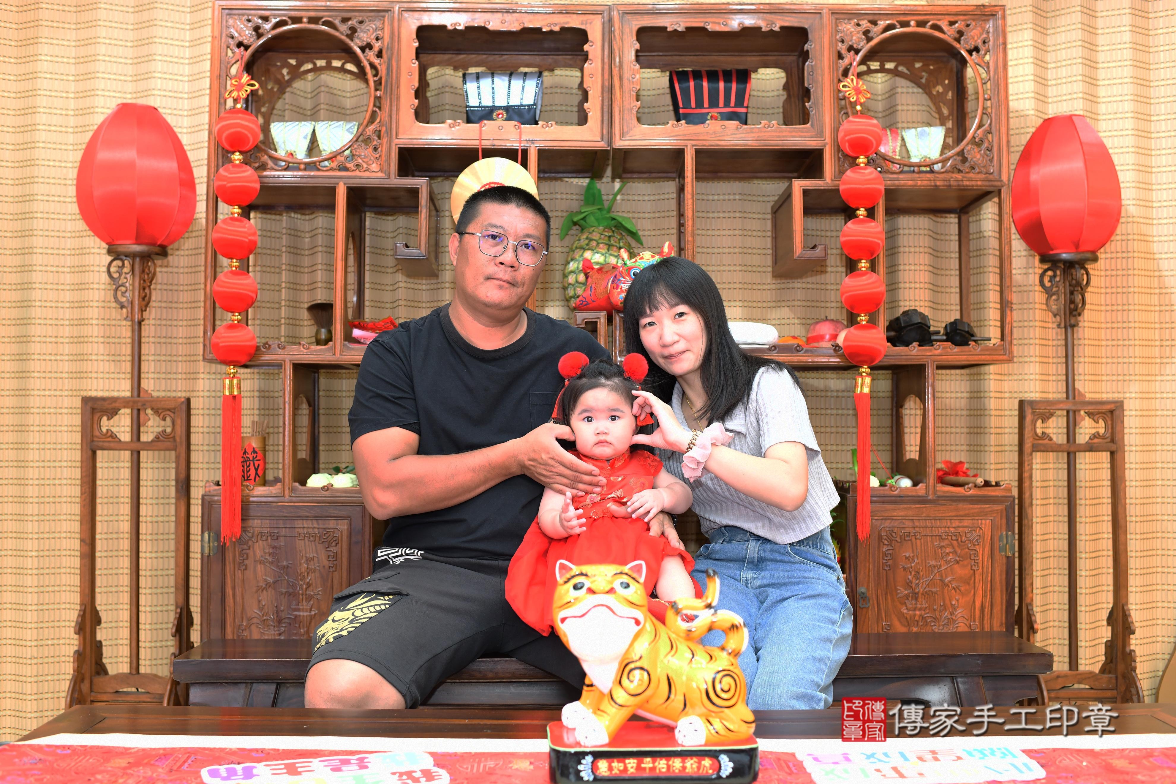 傳家手工印章台南店、抓周、度脺、中國風會場、傳家嬰兒古禮、吉祥話、抓周道具物品24種、拍照。抓周證書。寶寶抓周、滿周歲、生日快樂、祝福