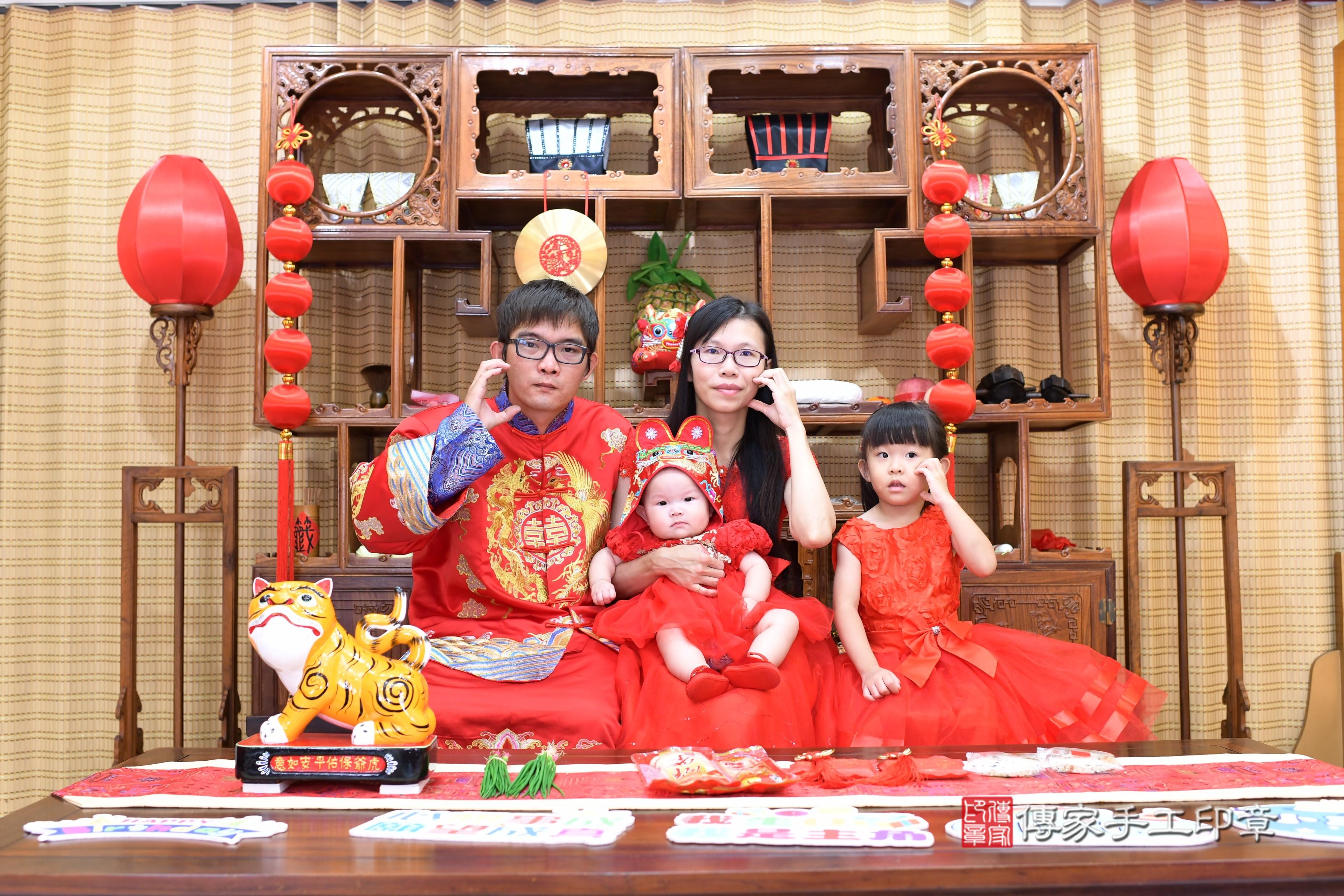 傳家手工印章台南店、抓周、度脺、中國風會場、傳家嬰兒古禮、吉祥話、抓周道具物品24種、拍照。抓周證書。寶寶抓周、滿周歲、生日快樂、祝福