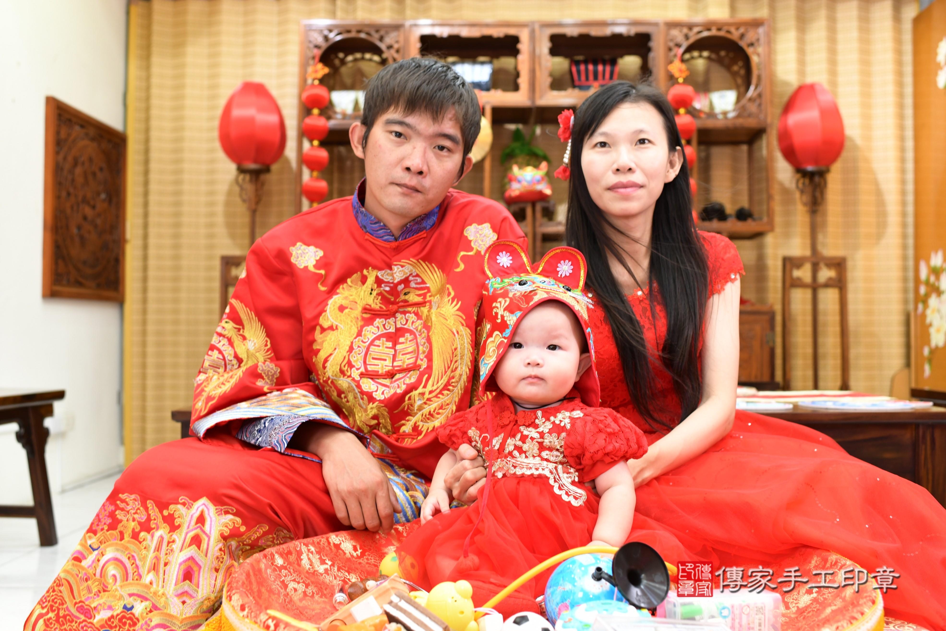 傳家手工印章台南店、抓周、度脺、中國風會場、傳家嬰兒古禮、吉祥話、抓周道具物品24種、拍照。抓周證書。寶寶抓周、滿周歲、生日快樂、祝福