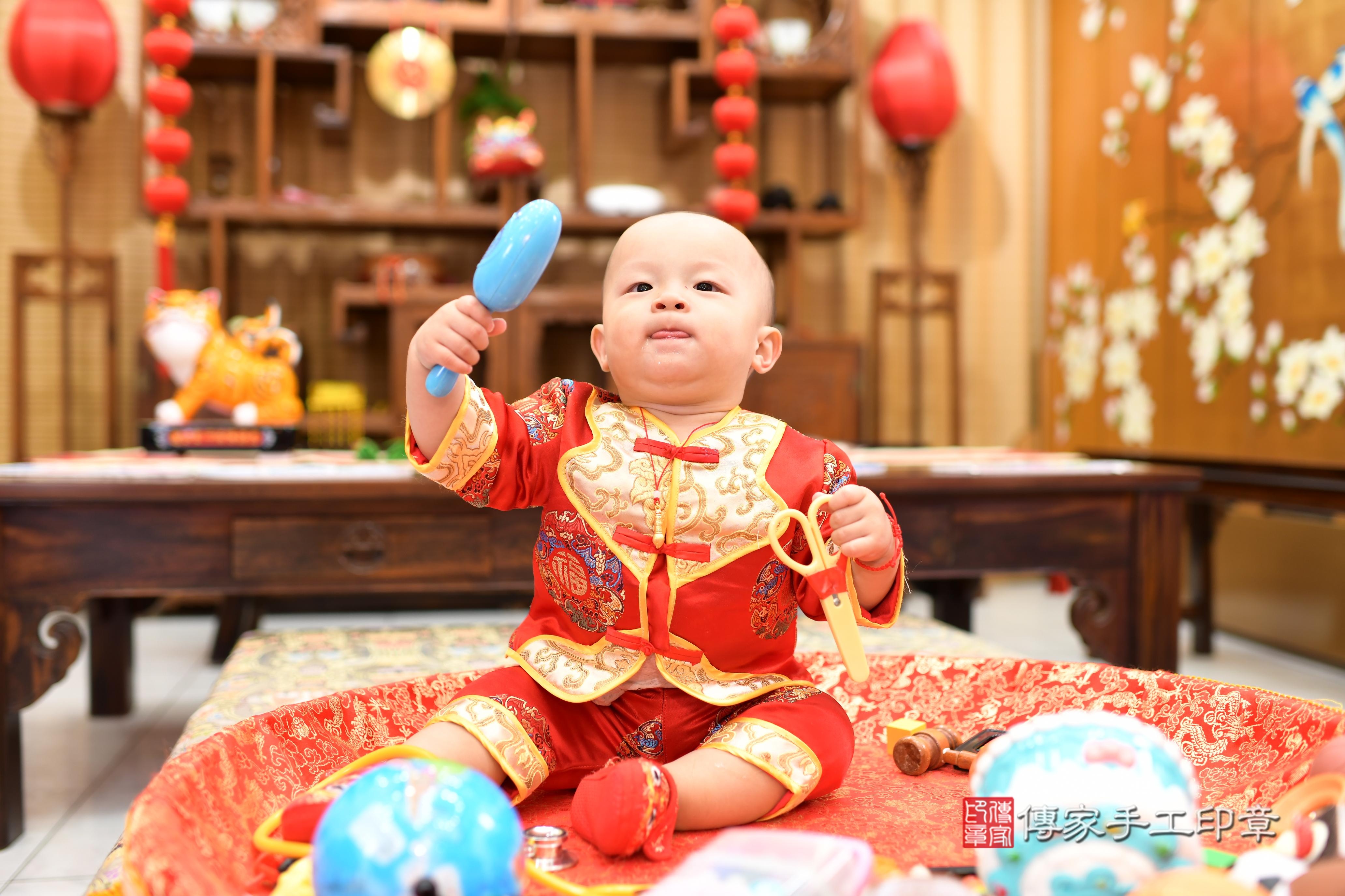 傳家手工印章台南店、抓周、度脺、中國風會場、傳家嬰兒古禮、吉祥話、抓周道具物品24種、拍照。抓周證書。寶寶抓周、滿周歲、生日快樂、祝福