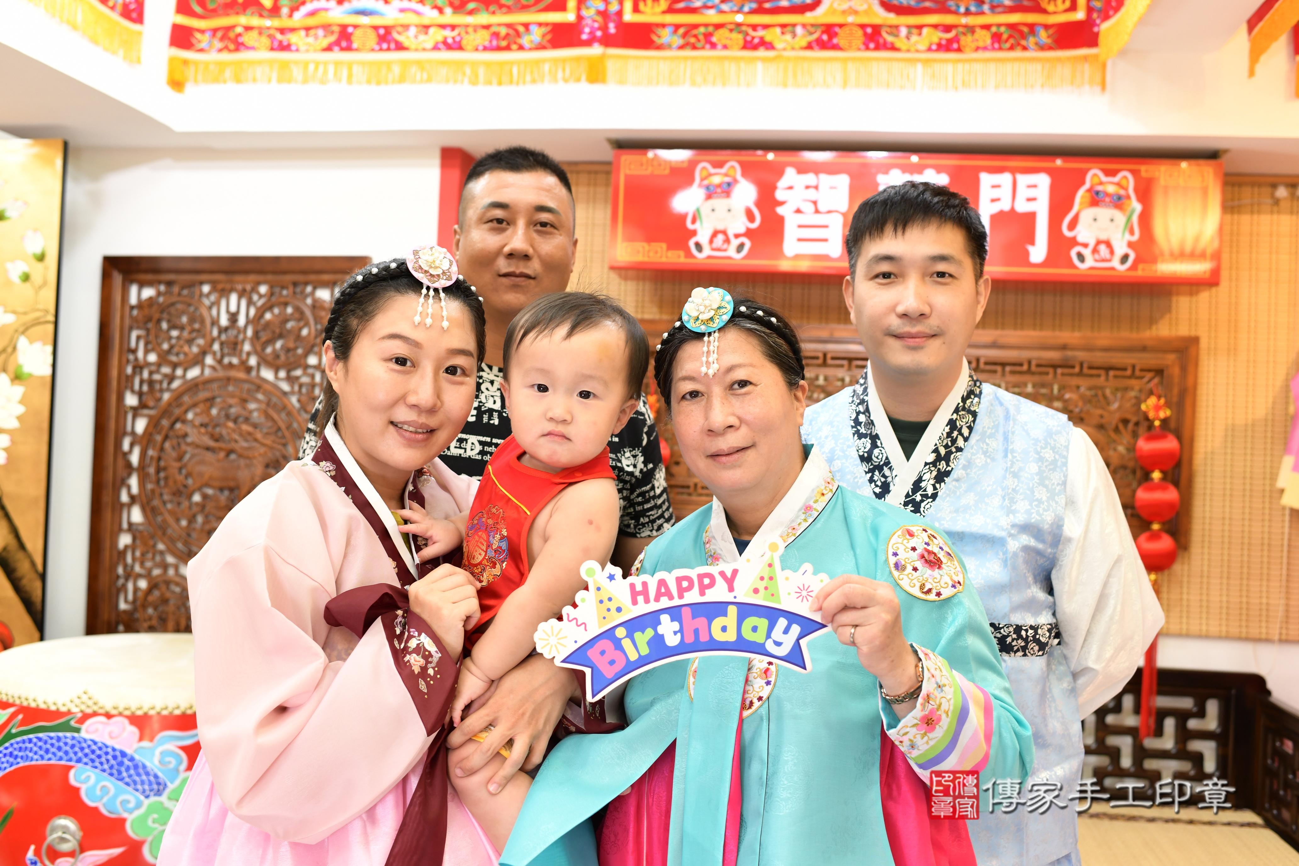 傳家手工印章台南店、抓周、度脺、中國風會場、傳家嬰兒古禮、吉祥話、抓周道具物品24種、拍照。抓周證書。寶寶抓周、滿周歲、生日快樂、祝福