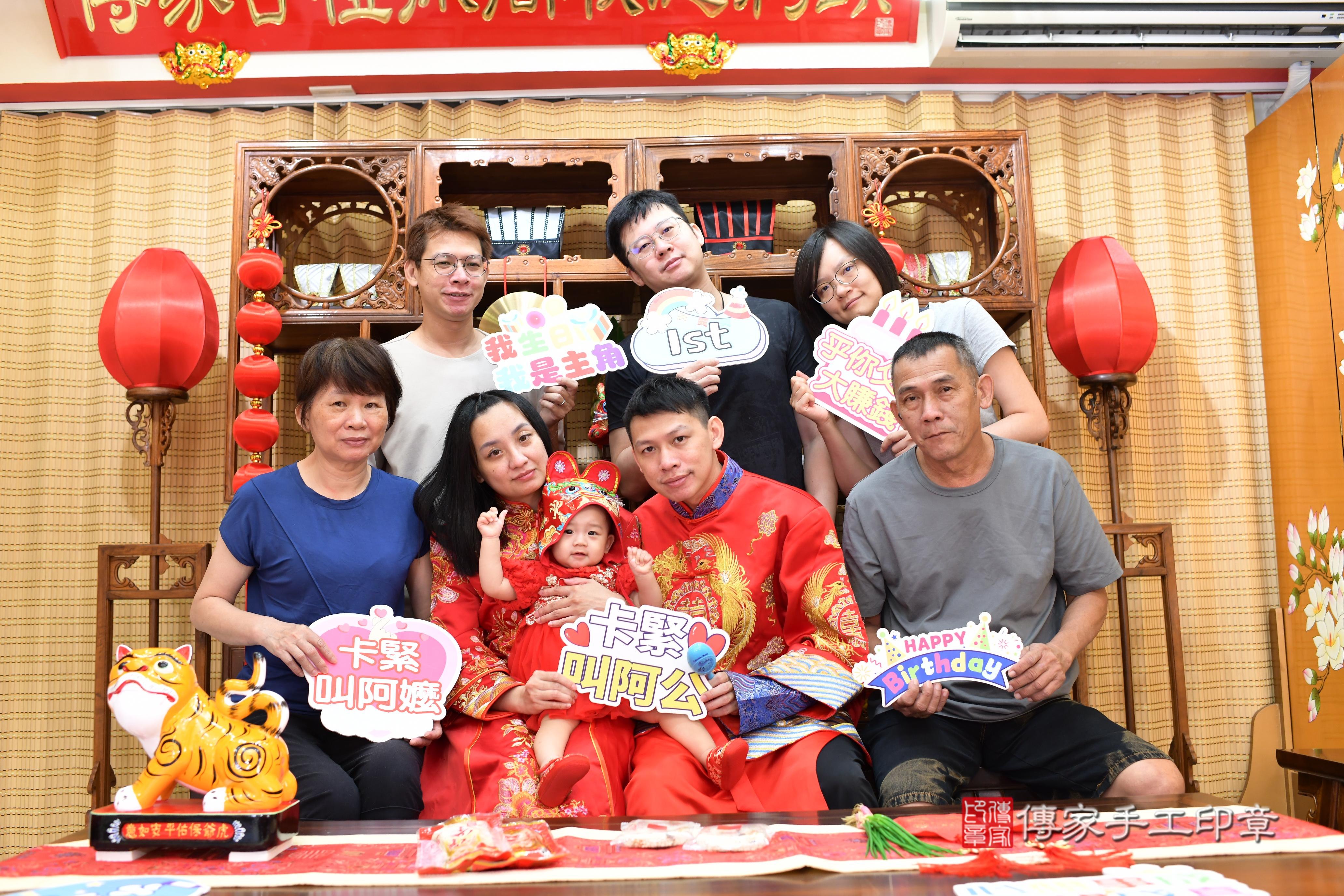 傳家手工印章台南店、抓周、度脺、中國風會場、傳家嬰兒古禮、吉祥話、抓周道具物品24種、拍照。抓周證書。寶寶抓周、滿周歲、生日快樂、祝福