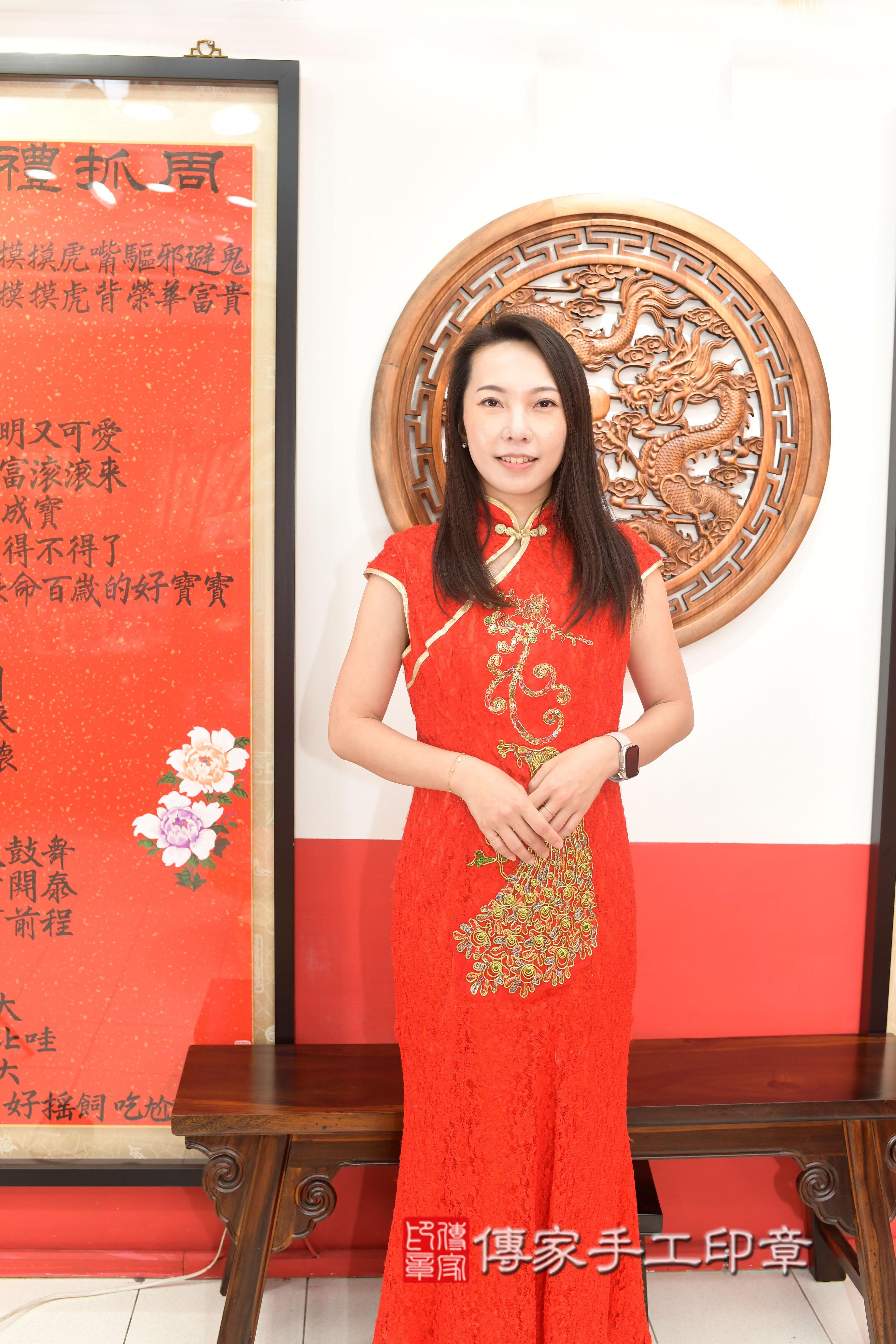 傳家手工印章台南店、抓周、度脺、中國風會場、傳家嬰兒古禮、吉祥話、抓周道具物品24種、拍照。抓周證書。寶寶抓周、滿周歲、生日快樂、祝福