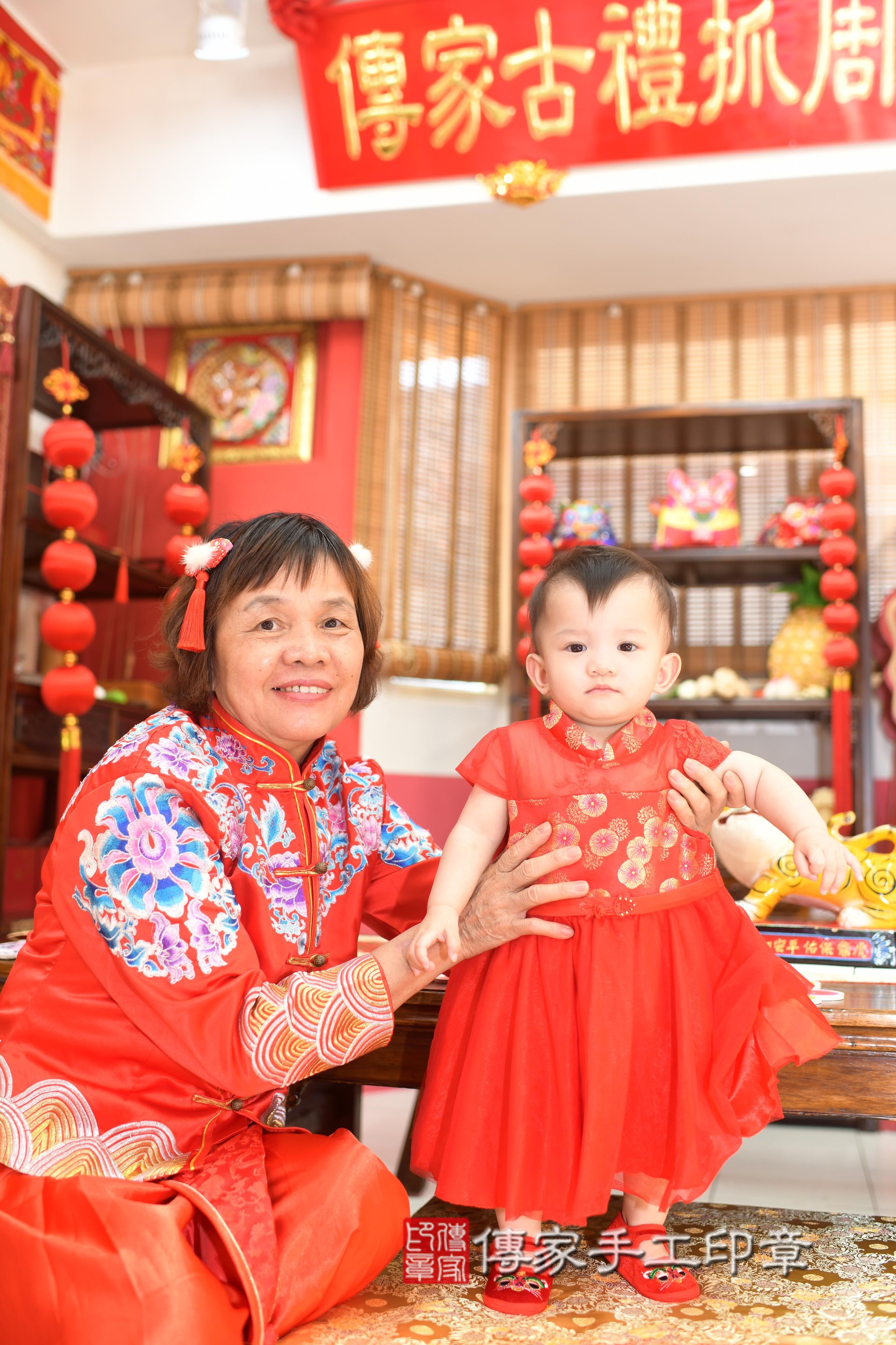 傳家手工印章高雄店、抓周、度脺、中國風會場、傳家嬰兒古禮、吉祥話、抓周道具物品24種、拍照。抓周證書。寶寶抓周、滿周歲、生日快樂、祝福