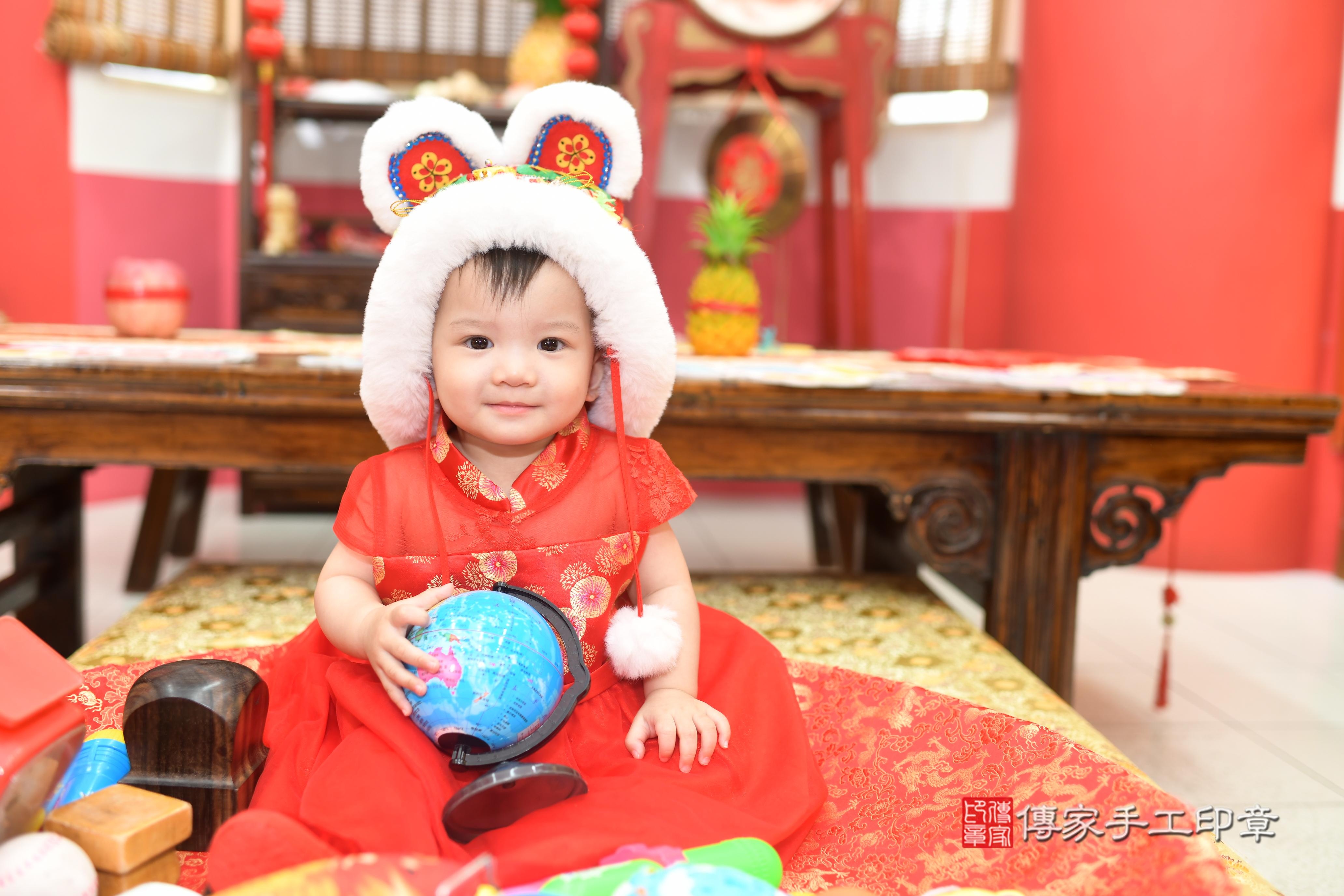 笑聲與祝福交織:抓週儀式的美好記憶!高雄 .....照:2