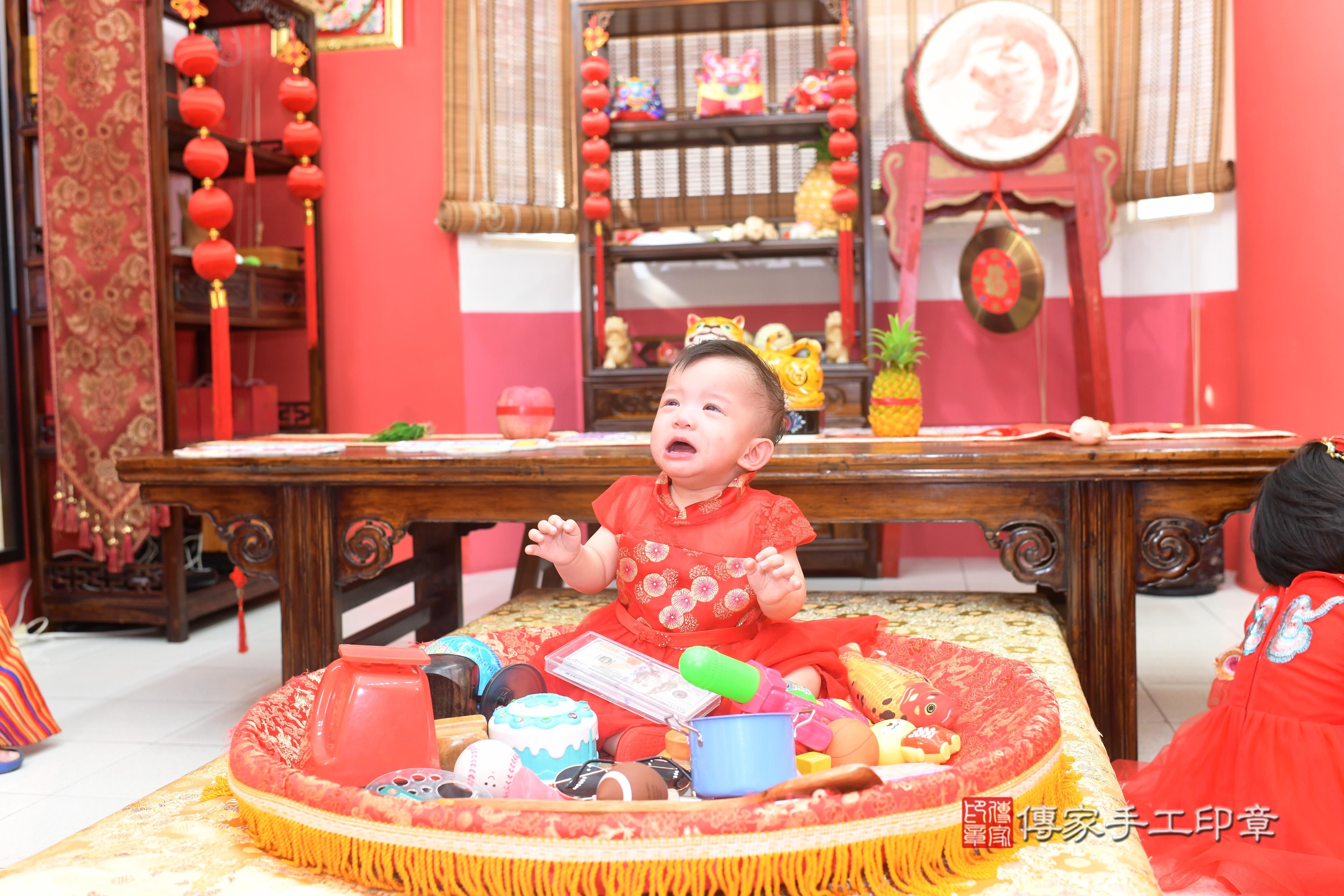 傳家手工印章高雄店、抓周、度脺、中國風會場、傳家嬰兒古禮、吉祥話、抓周道具物品24種、拍照。抓周證書。寶寶抓周、滿周歲、生日快樂、祝福