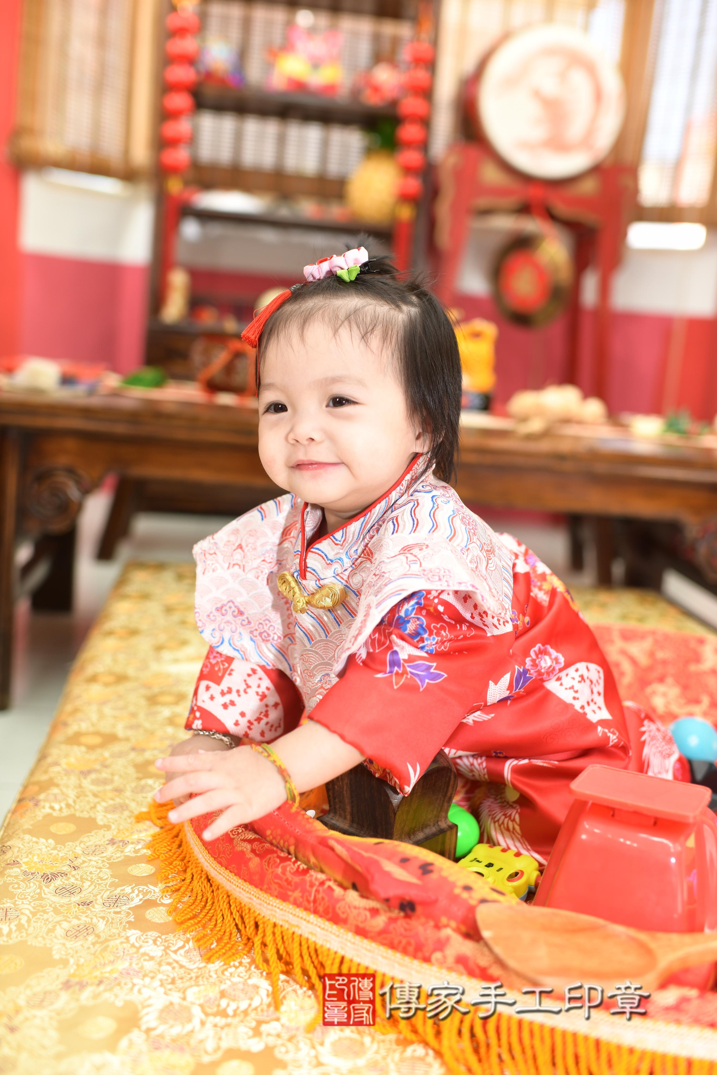 傳家手工印章高雄店、抓周、度脺、中國風會場、傳家嬰兒古禮、吉祥話、抓周道具物品24種、拍照。抓周證書。寶寶抓周、滿周歲、生日快樂、祝福