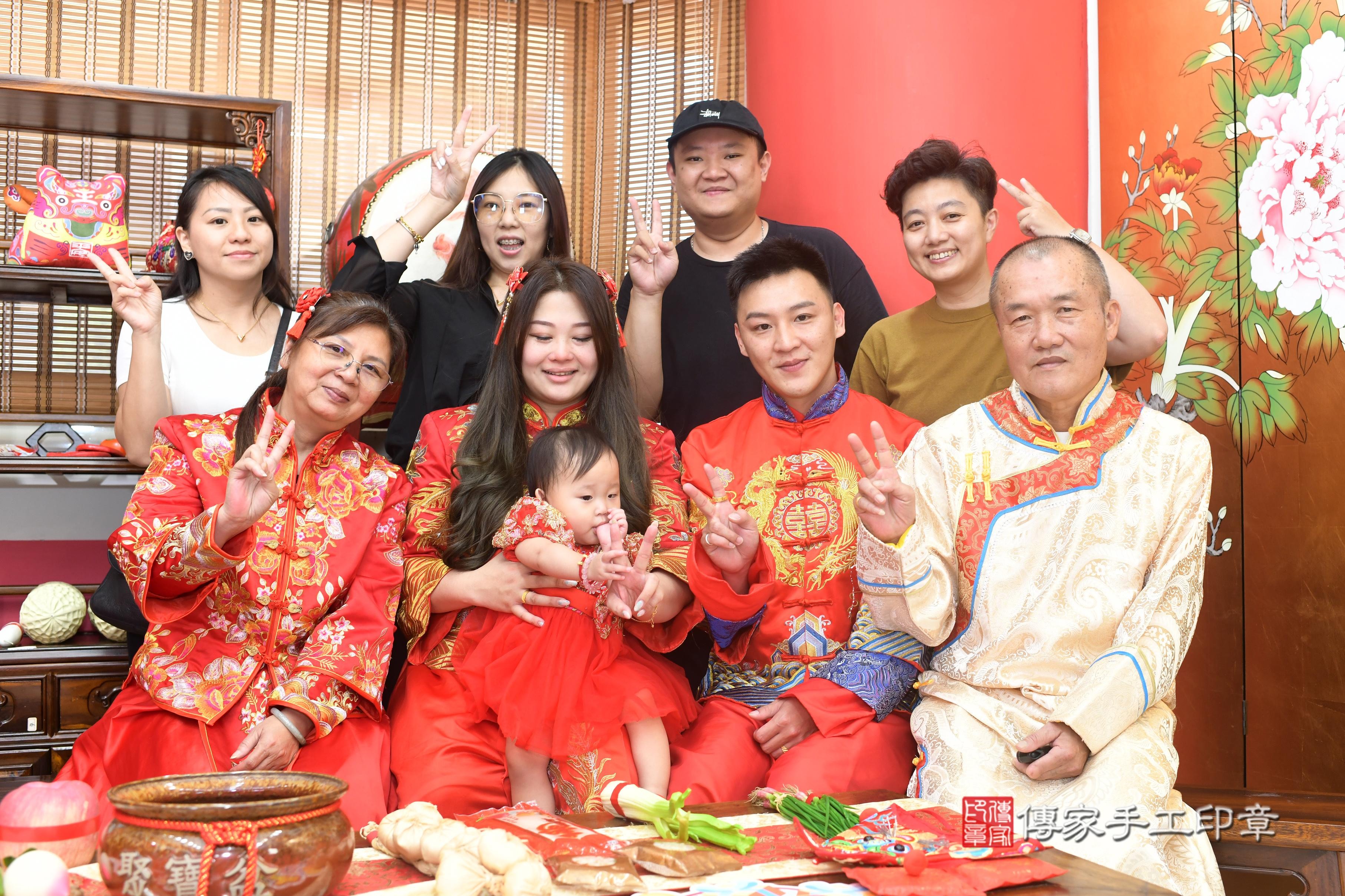 傳家手工印章高雄店、抓周、度脺、中國風會場、傳家嬰兒古禮、吉祥話、抓周道具物品24種、拍照。抓周證書。寶寶抓周、滿周歲、生日快樂、祝福