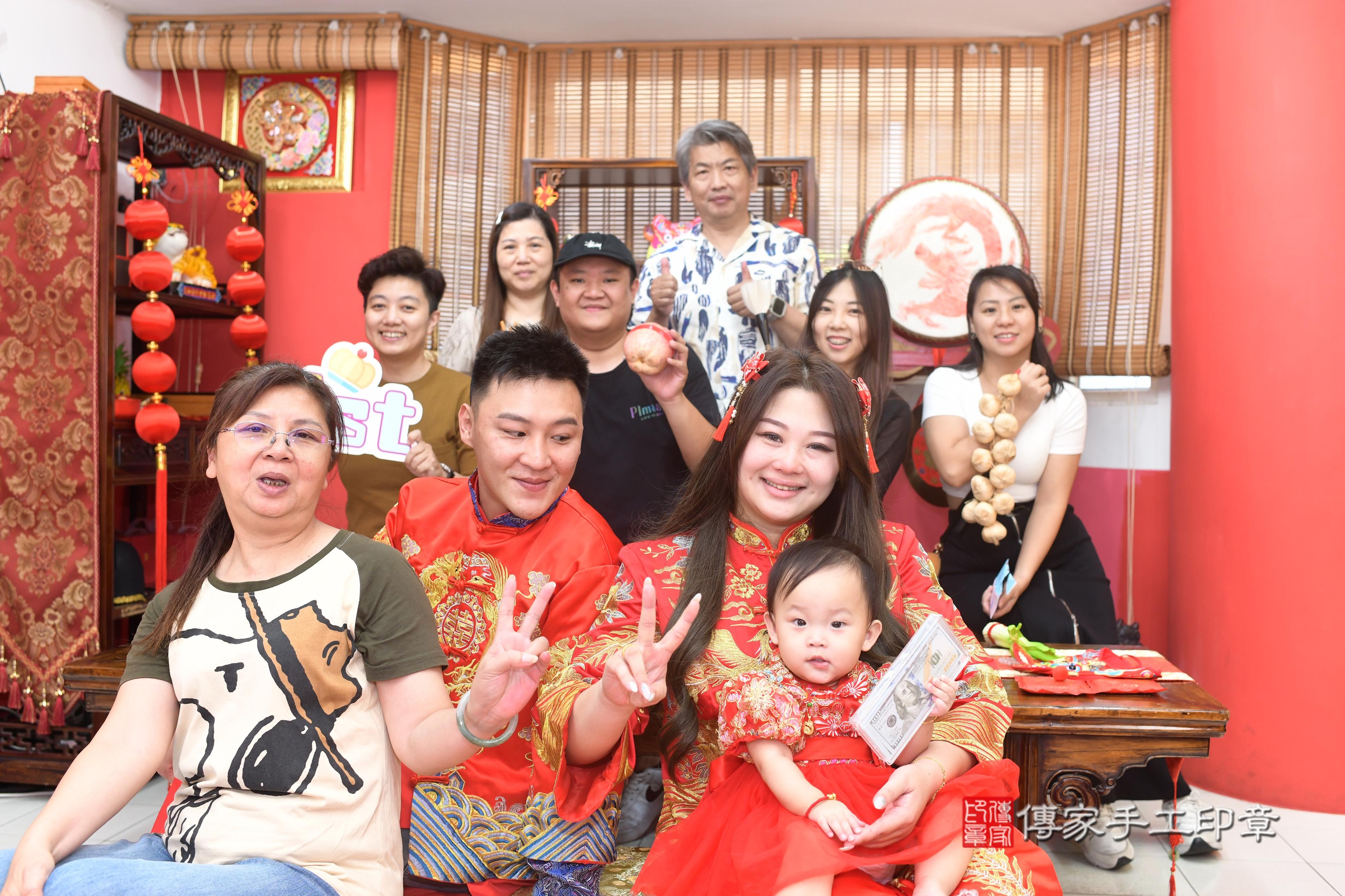 傳家手工印章高雄店、抓周、度脺、中國風會場、傳家嬰兒古禮、吉祥話、抓周道具物品24種、拍照。抓周證書。寶寶抓周、滿周歲、生日快樂、祝福