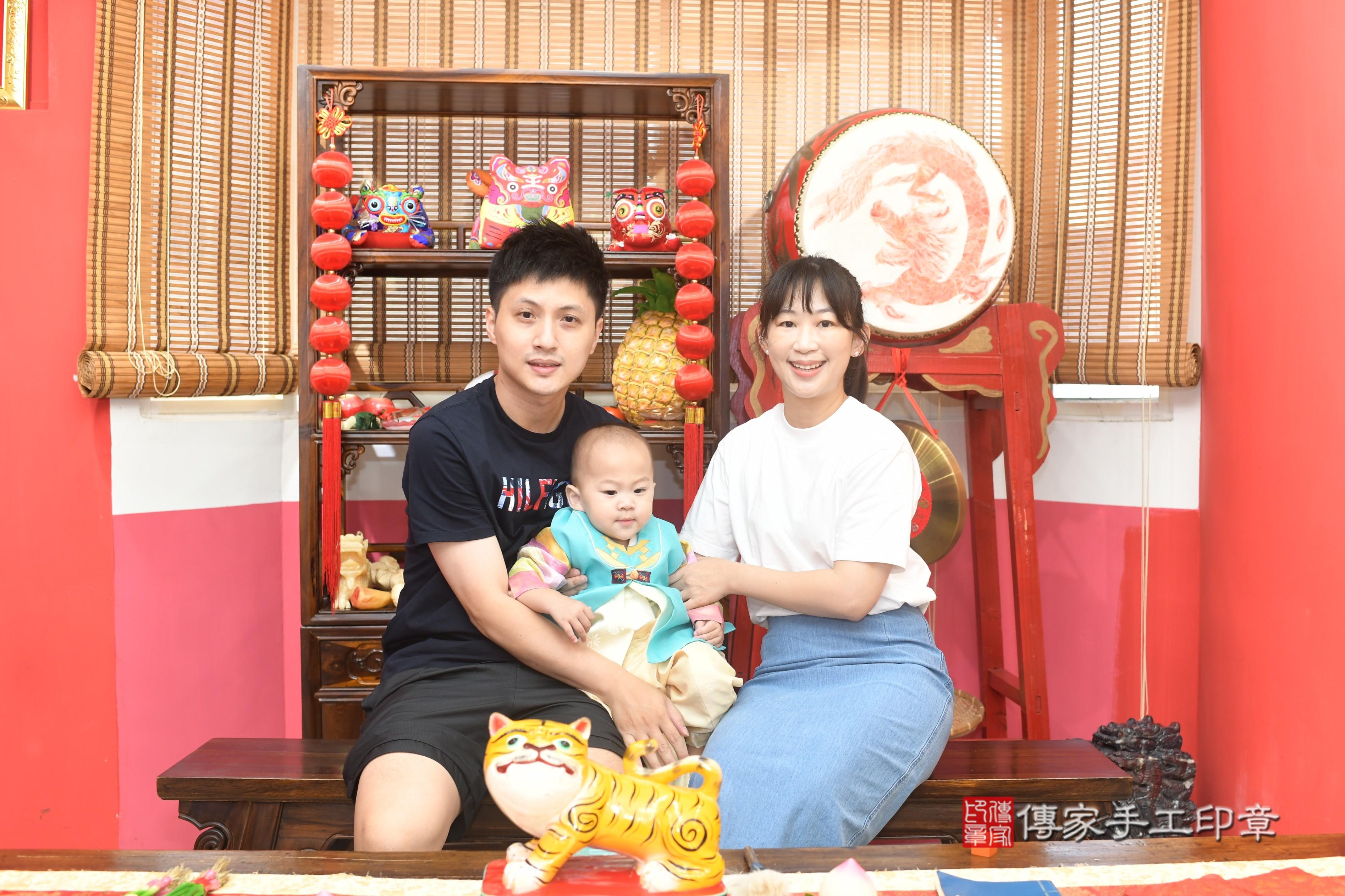 傳家手工印章高雄店、抓周、度脺、中國風會場、傳家嬰兒古禮、吉祥話、抓周道具物品24種、拍照。抓周證書。寶寶抓周、滿周歲、生日快樂、祝福