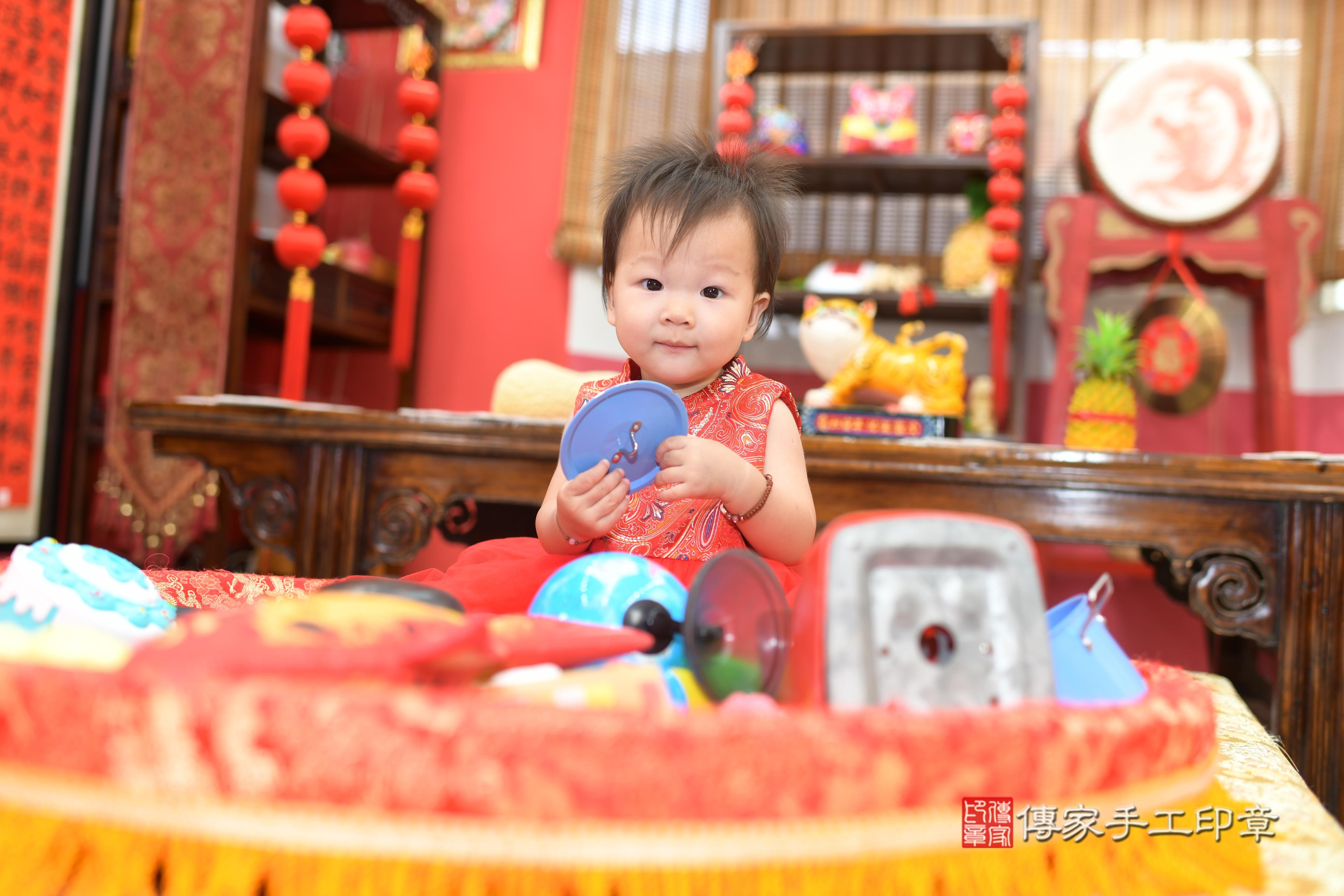傳家手工印章高雄店、抓周、度脺、中國風會場、傳家嬰兒古禮、吉祥話、抓周道具物品24種、拍照。抓周證書。寶寶抓周、滿周歲、生日快樂、祝福