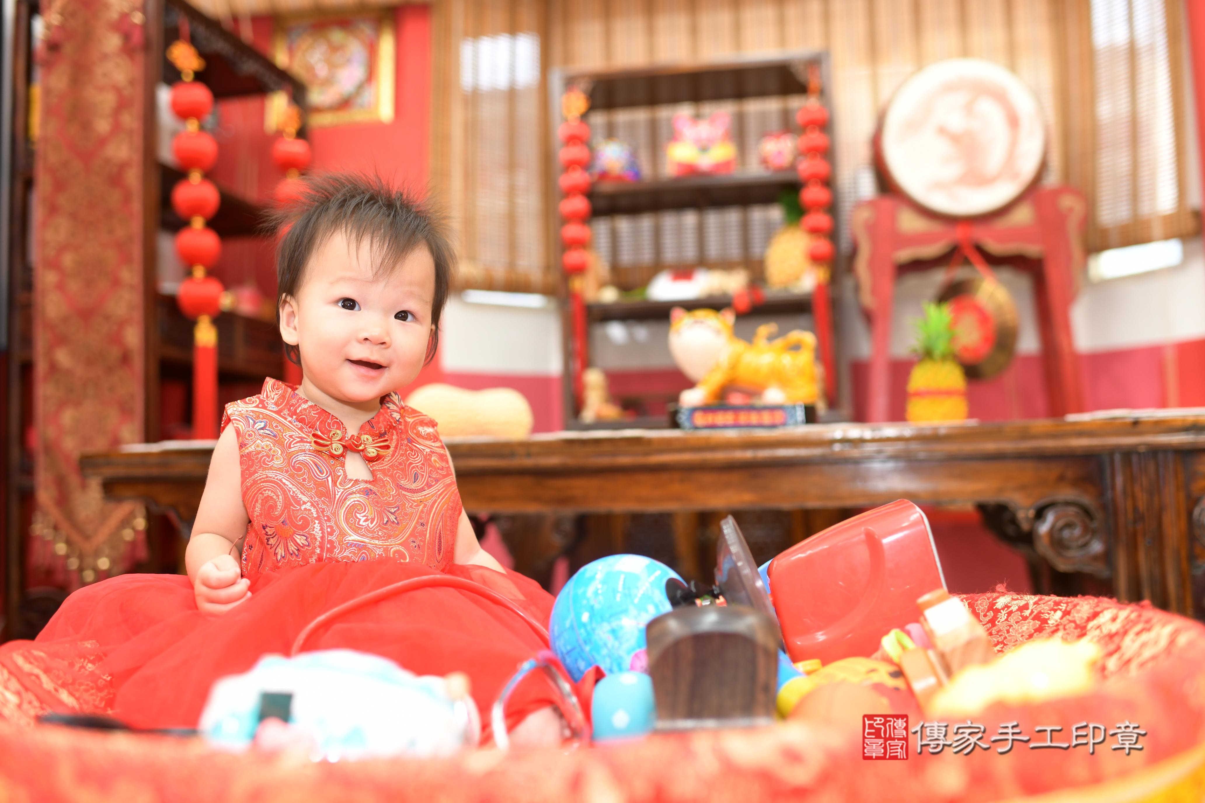 傳家手工印章高雄店、抓周、度脺、中國風會場、傳家嬰兒古禮、吉祥話、抓周道具物品24種、拍照。抓周證書。寶寶抓周、滿周歲、生日快樂、祝福