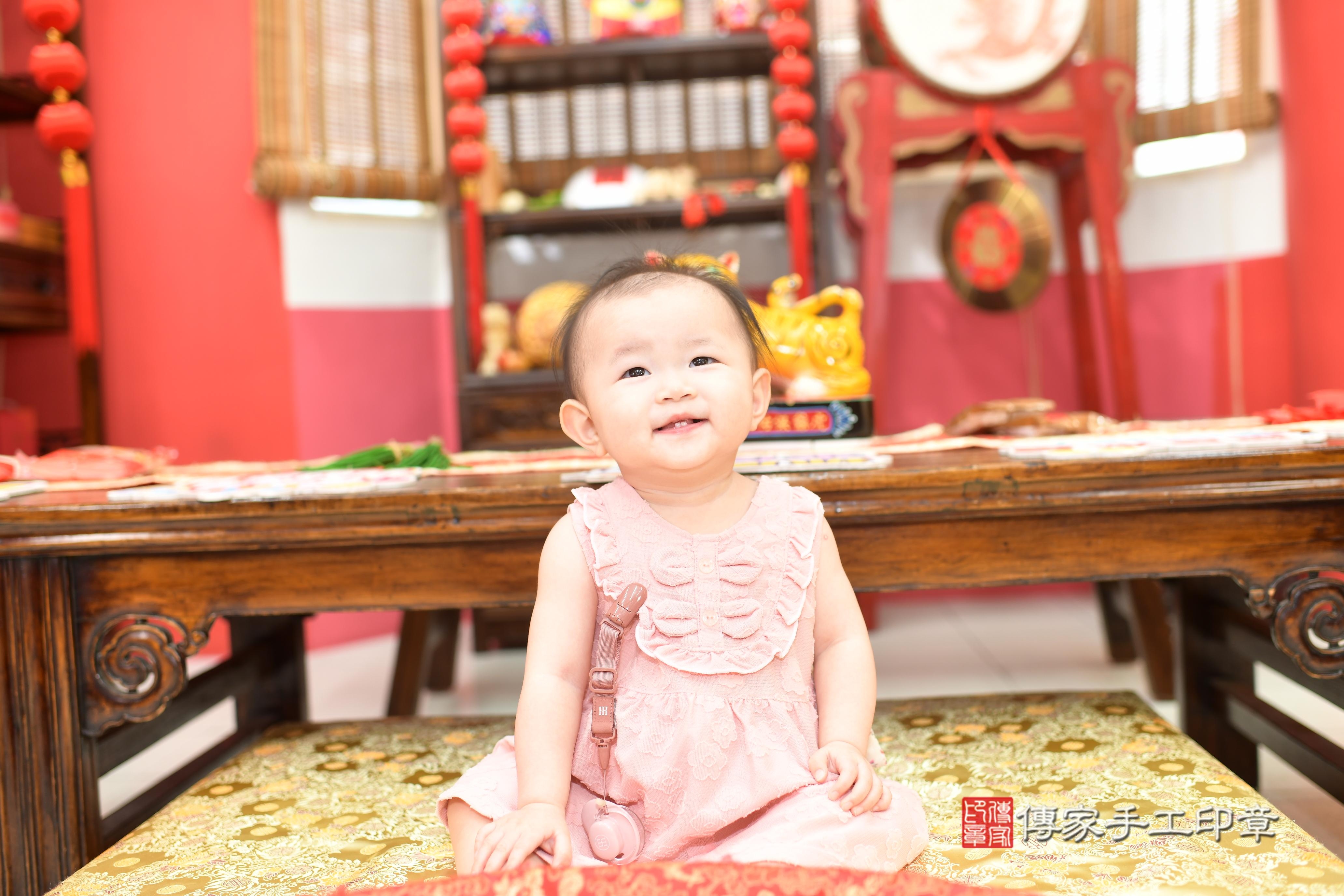 傳家手工印章高雄店、抓周、度脺、中國風會場、傳家嬰兒古禮、吉祥話、抓周道具物品24種、拍照。抓周證書。寶寶抓周、滿周歲、生日快樂、祝福