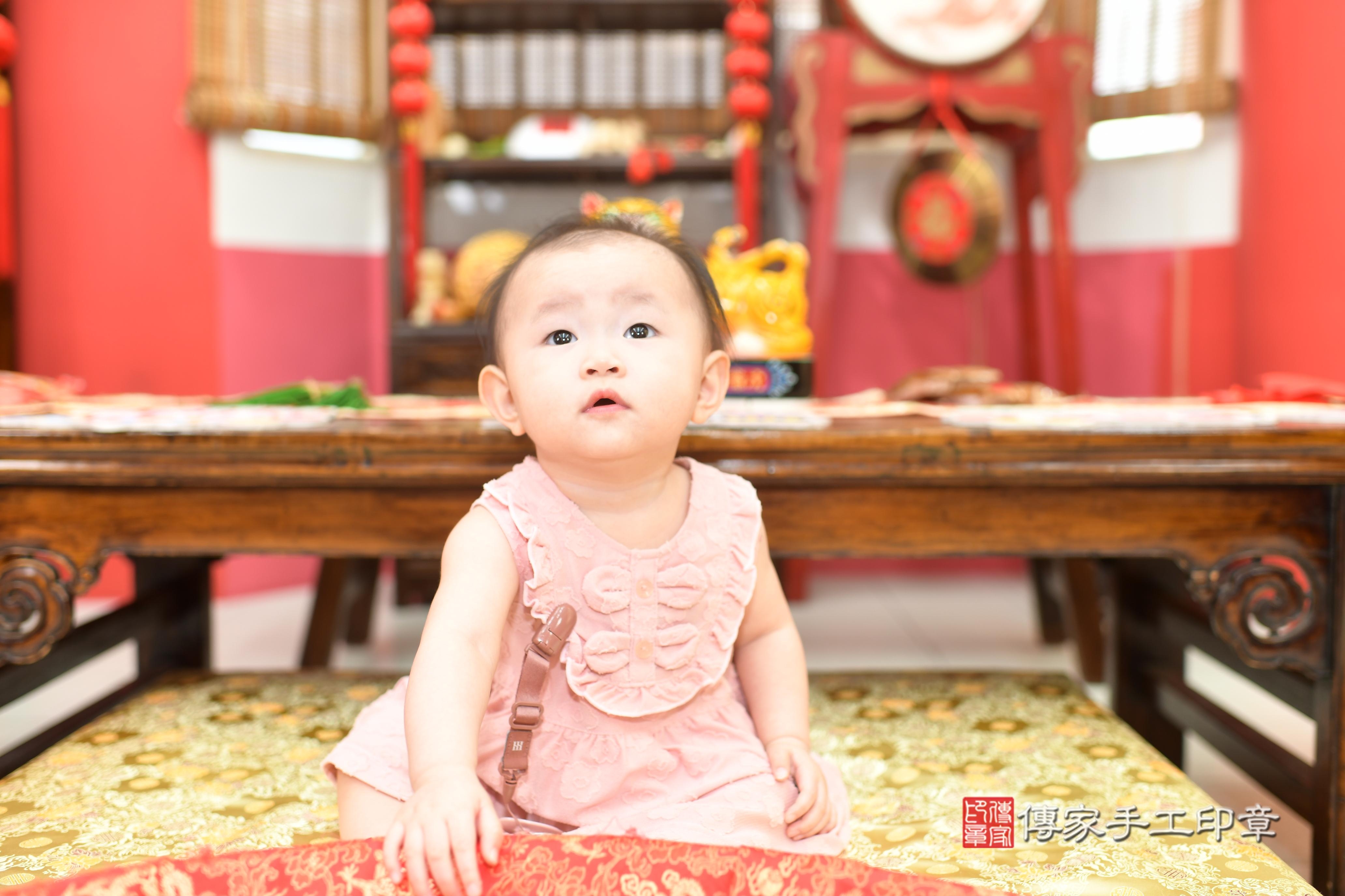 傳家手工印章高雄店、抓周、度脺、中國風會場、傳家嬰兒古禮、吉祥話、抓周道具物品24種、拍照。抓周證書。寶寶抓周、滿周歲、生日快樂、祝福