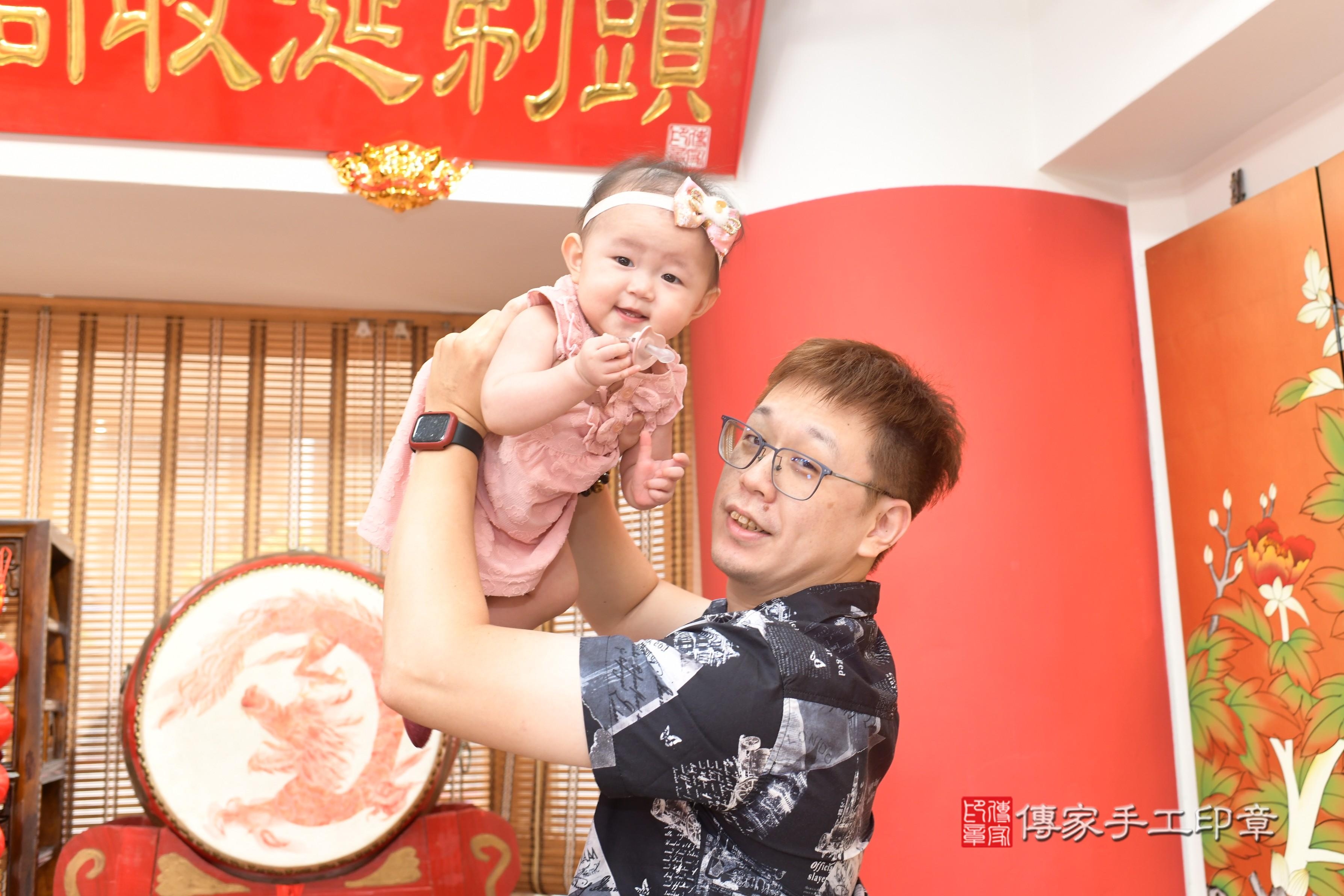 傳家手工印章高雄店、抓周、度脺、中國風會場、傳家嬰兒古禮、吉祥話、抓周道具物品24種、拍照。抓周證書。寶寶抓周、滿周歲、生日快樂、祝福