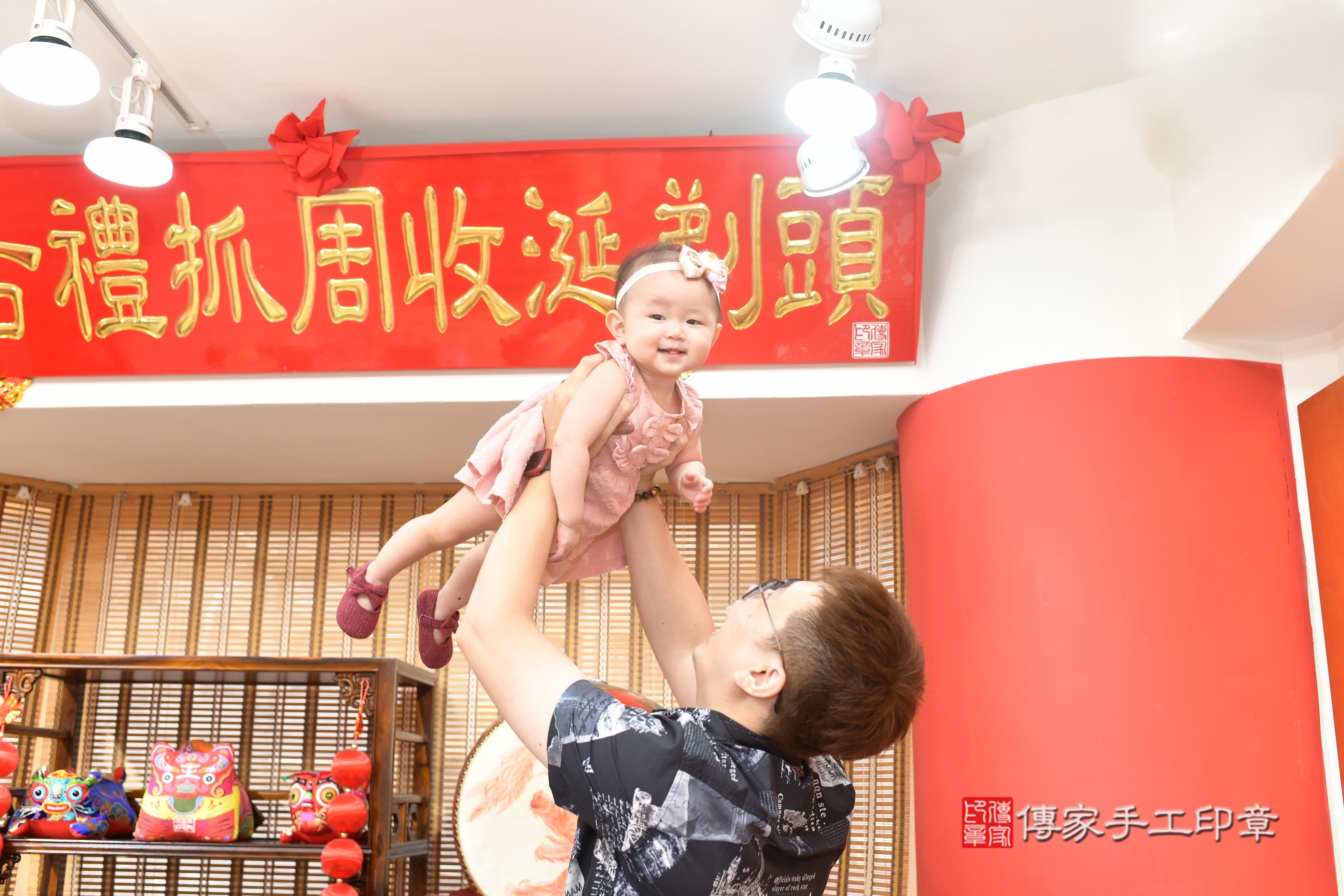 傳家手工印章高雄店、抓周、度脺、中國風會場、傳家嬰兒古禮、吉祥話、抓周道具物品24種、拍照。抓周證書。寶寶抓周、滿周歲、生日快樂、祝福