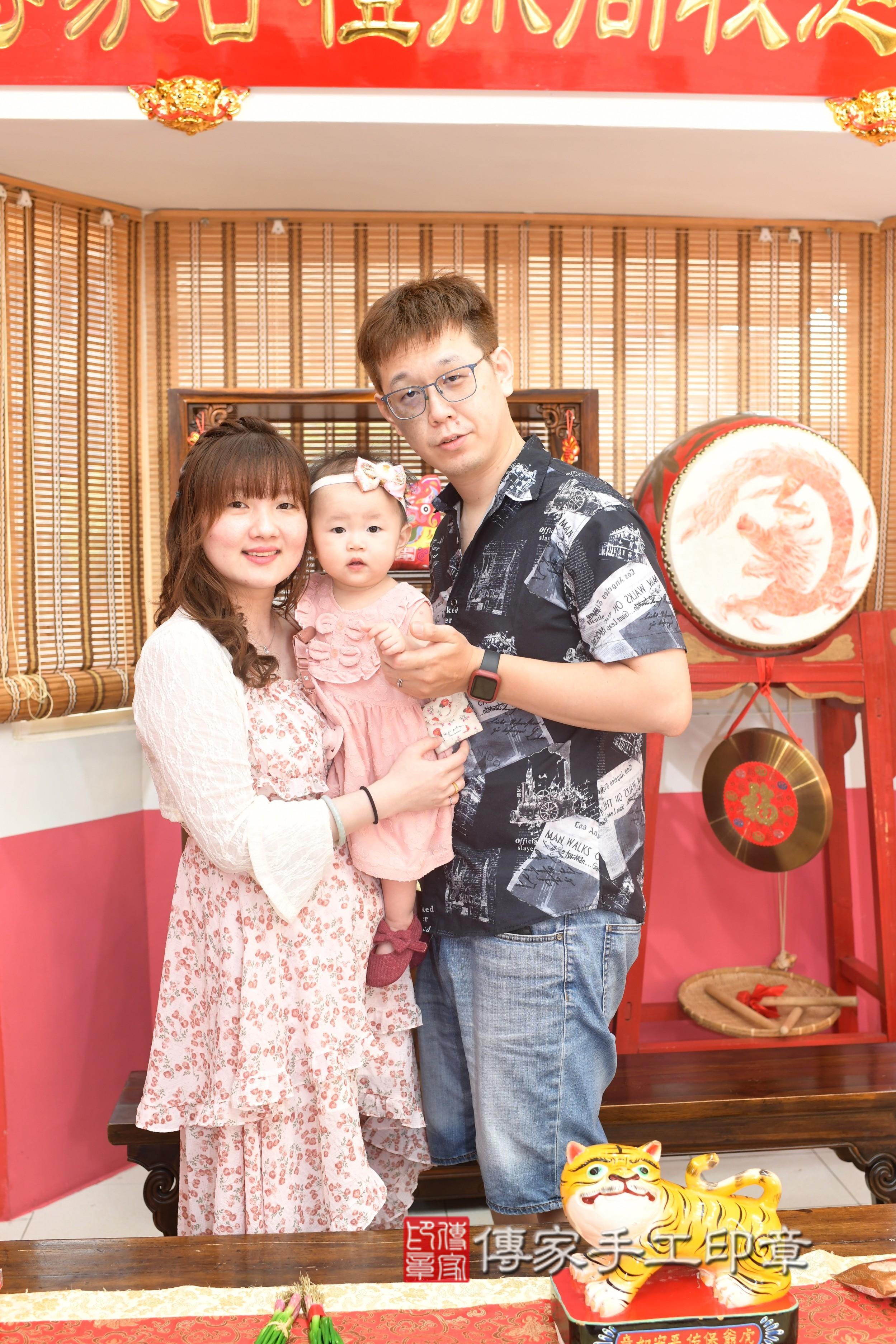 傳家手工印章高雄店、抓周、度脺、中國風會場、傳家嬰兒古禮、吉祥話、抓周道具物品24種、拍照。抓周證書。寶寶抓周、滿周歲、生日快樂、祝福