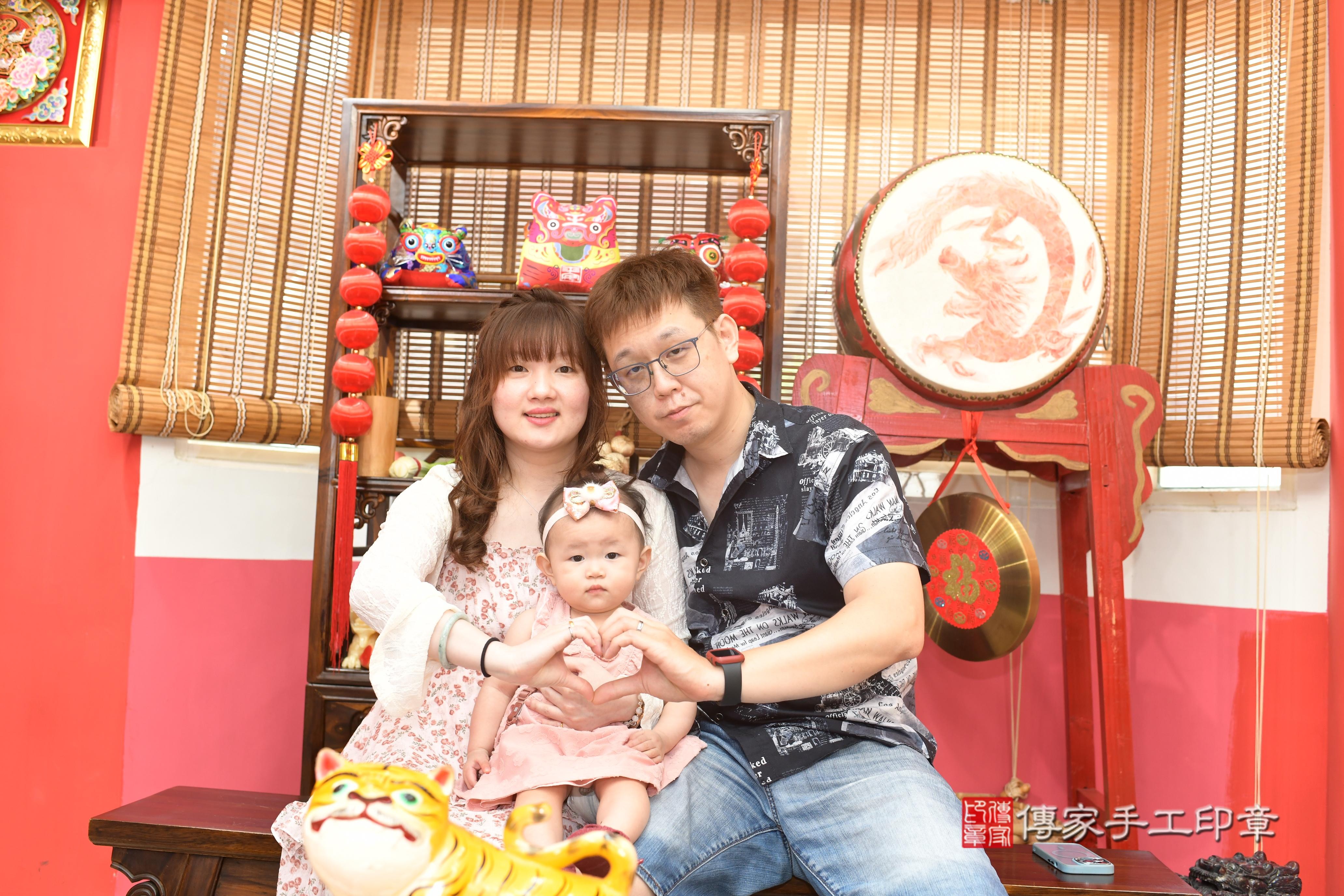 傳家手工印章高雄店、抓周、度脺、中國風會場、傳家嬰兒古禮、吉祥話、抓周道具物品24種、拍照。抓周證書。寶寶抓周、滿周歲、生日快樂、祝福