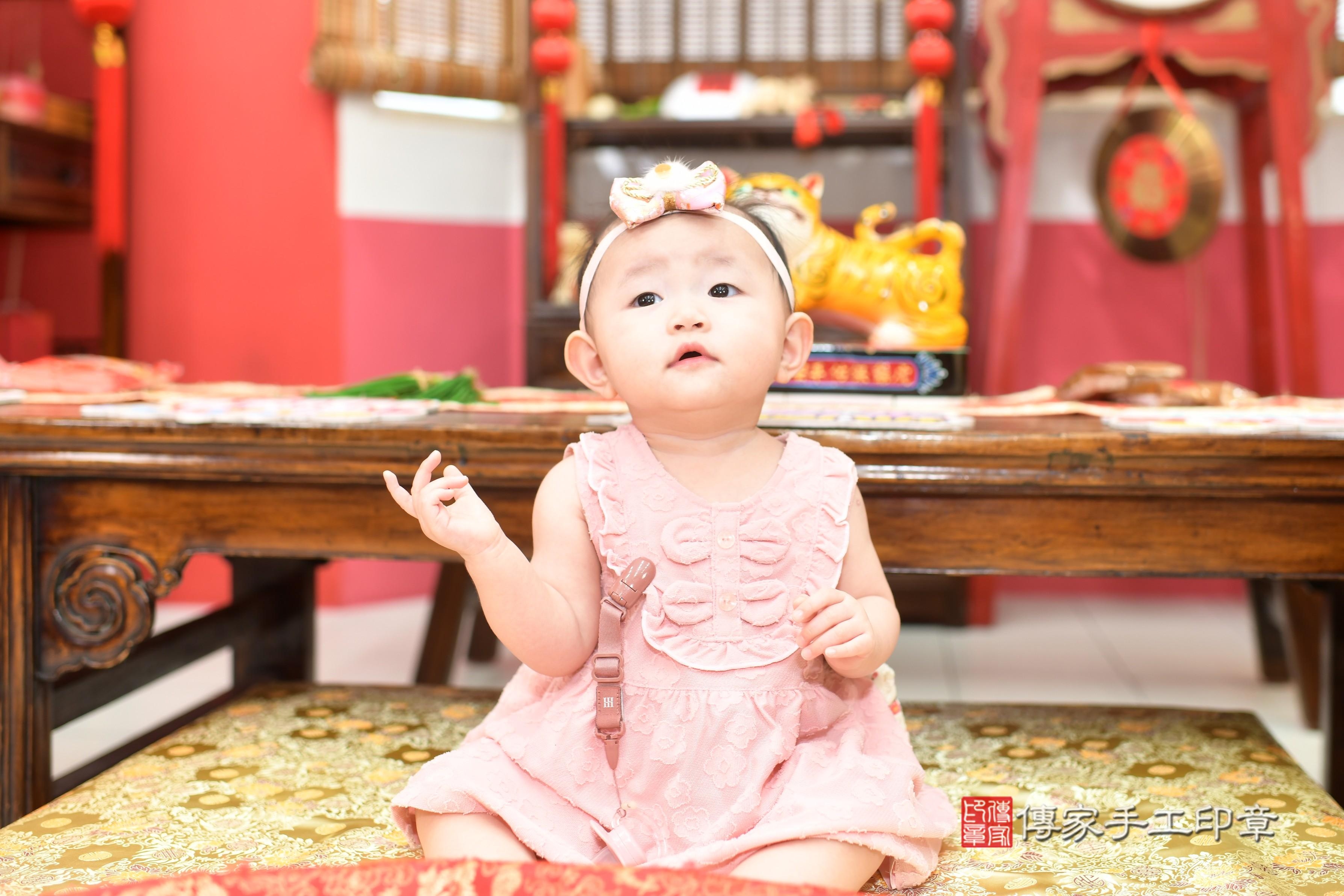 傳家手工印章高雄店、抓周、度脺、中國風會場、傳家嬰兒古禮、吉祥話、抓周道具物品24種、拍照。抓周證書。寶寶抓周、滿周歲、生日快樂、祝福