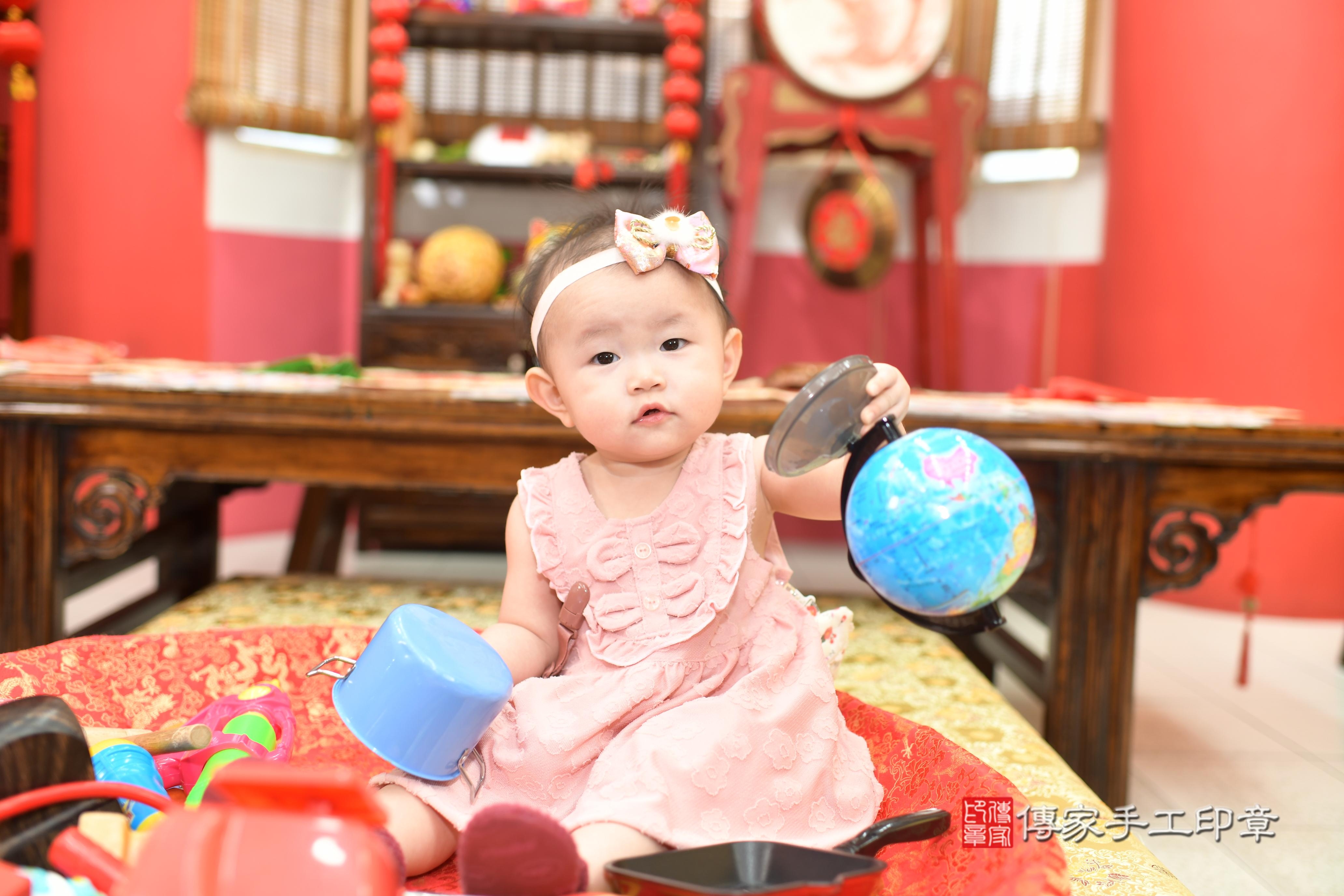 傳家手工印章高雄店、抓周、度脺、中國風會場、傳家嬰兒古禮、吉祥話、抓周道具物品24種、拍照。抓周證書。寶寶抓周、滿周歲、生日快樂、祝福